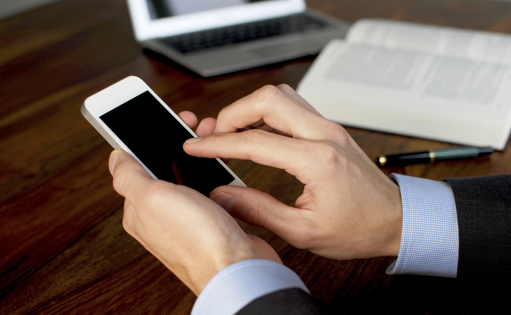 Hackers reportedly target Dem cellphones