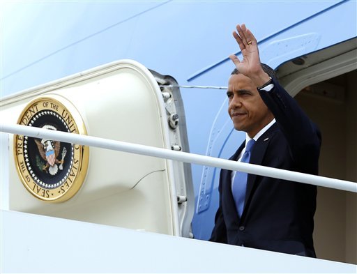 President Barack Obama waves as he arrives on Air Force One at John F. Kennedy International Airport, Tuesday, Sept. 18, 2012, in New York.  (AP Photo/Carolyn Kaster)