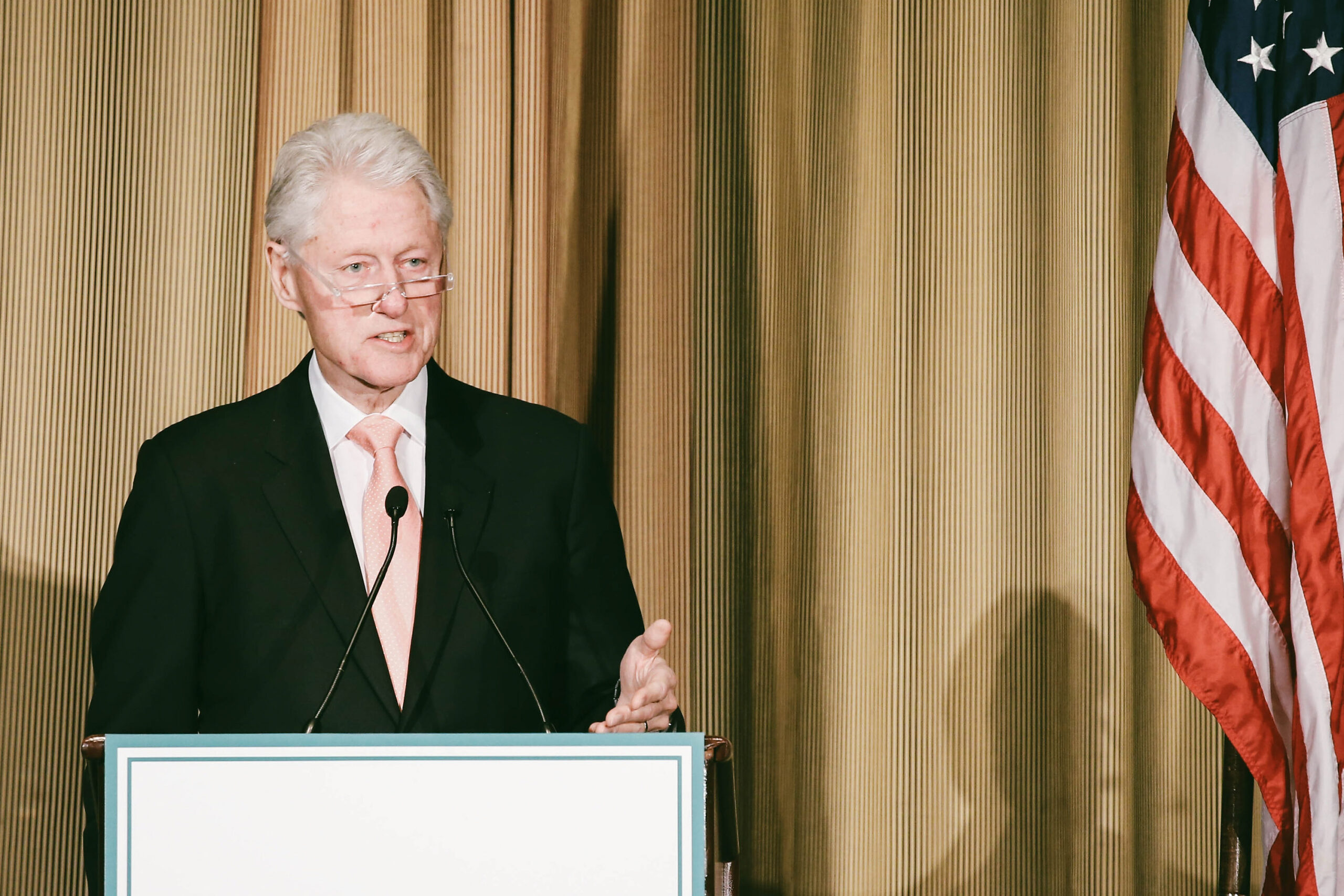 Bill Clinton defends foreign donors