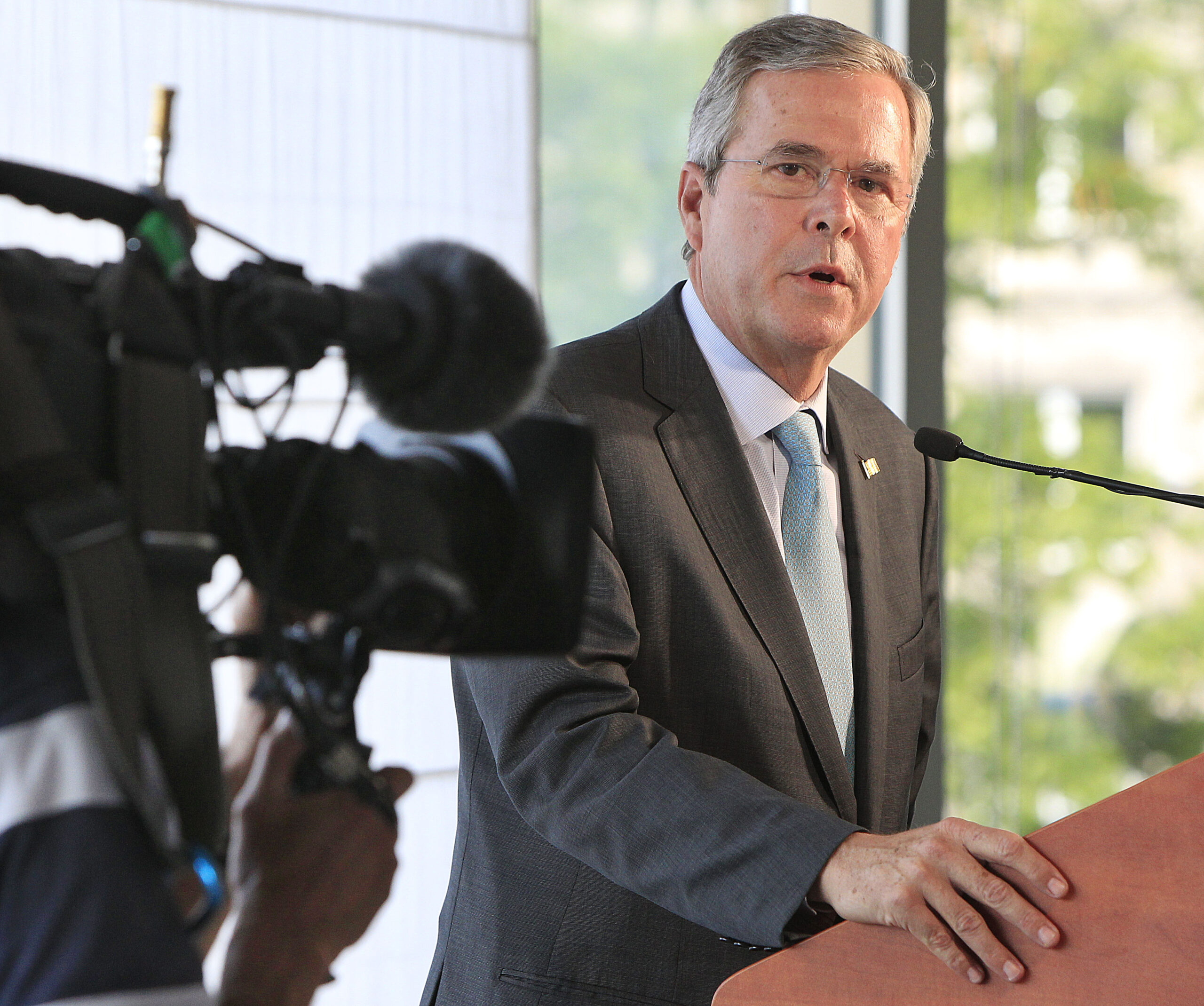 Jeb Bush gets better press than rivals from European trip