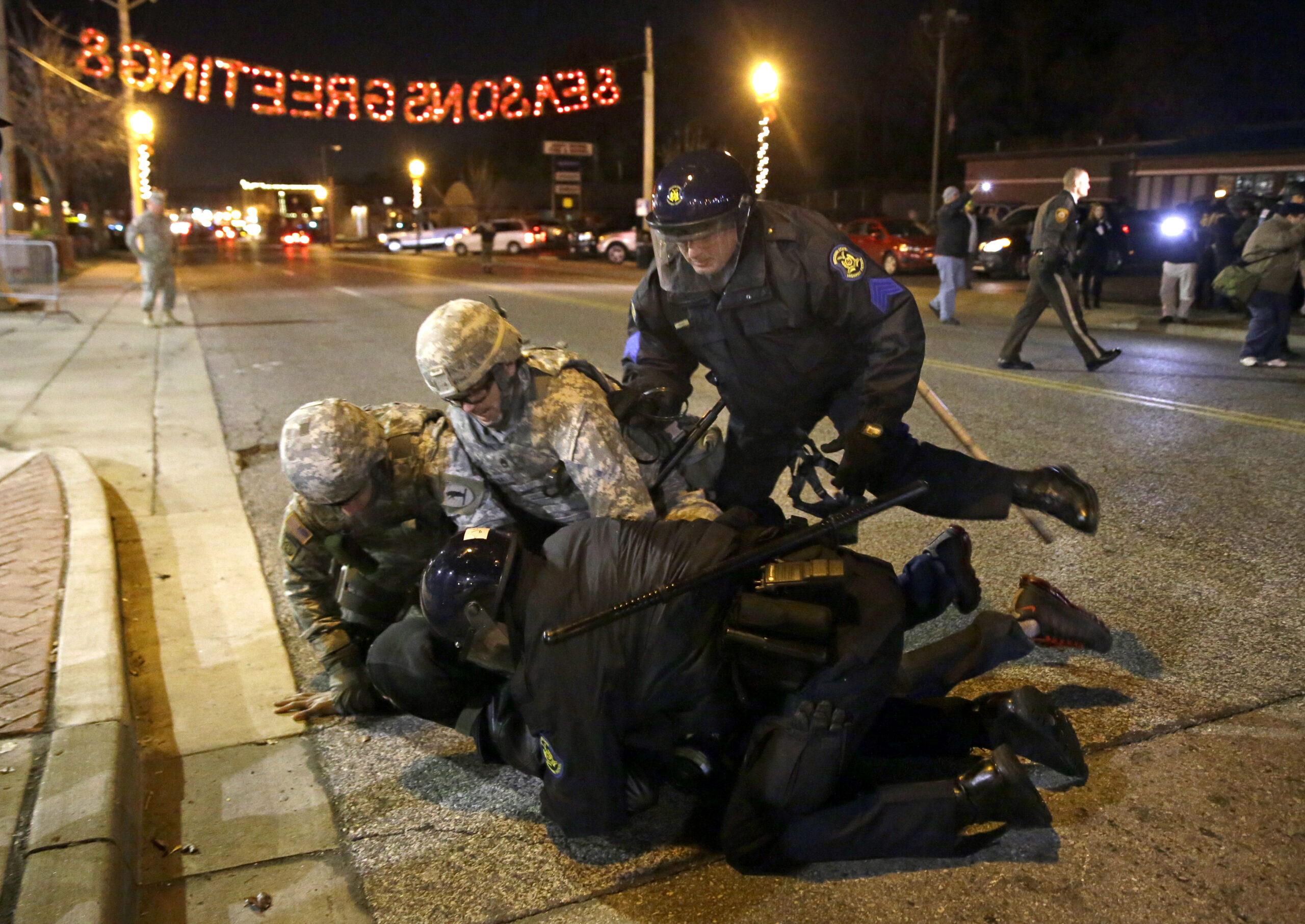 Despite flaws, journalists mostly defend Ferguson coverage
