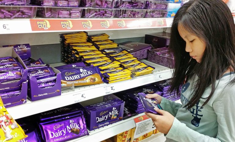 A girl buys Cadbury chocolate bars at a department store in Kuala Lumpur, Malaysia, Monday, June 2, 2014.  Cadbury chocolates sold in Malaysia have been cleared of containing pork, the country's top Islamic body said Monday, June 2, 2014, in a statement that should lessen calls for a boycott of the British confectionary company after earlier tests suggested two types of chocolate bar contained pig DNA. (AP Photo) MALAYSIA OUT  ONLINE OUT  NO SALES  NO ARCHIVE