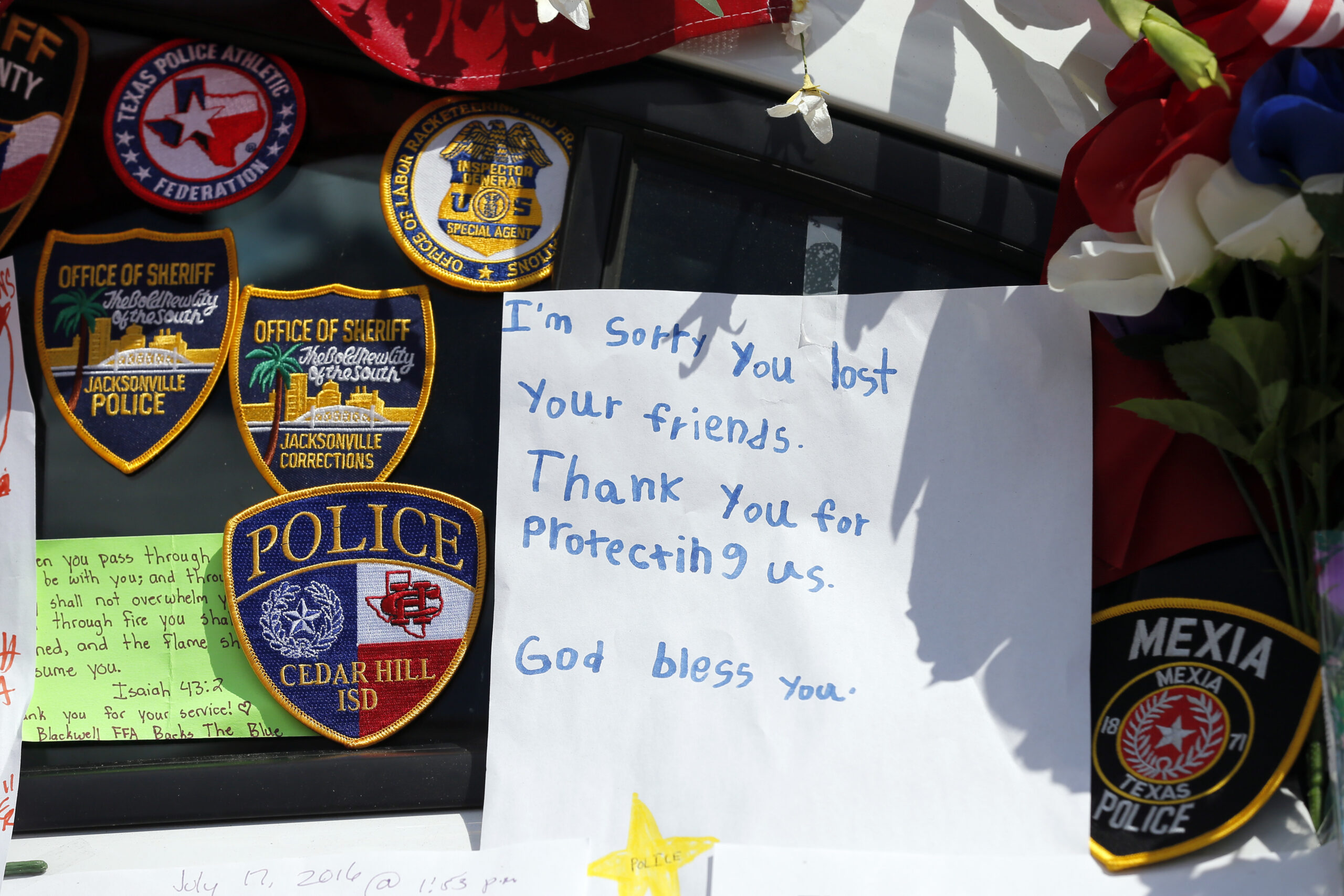 Cops angry Clinton is ignoring families of slain police, ‘sad, ashamed’