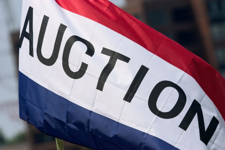 In 2012, of the $828 million worth of contracts doled out through agency reverse auctions, 99 percent were awarded to one contractor. (Thinkstock)
