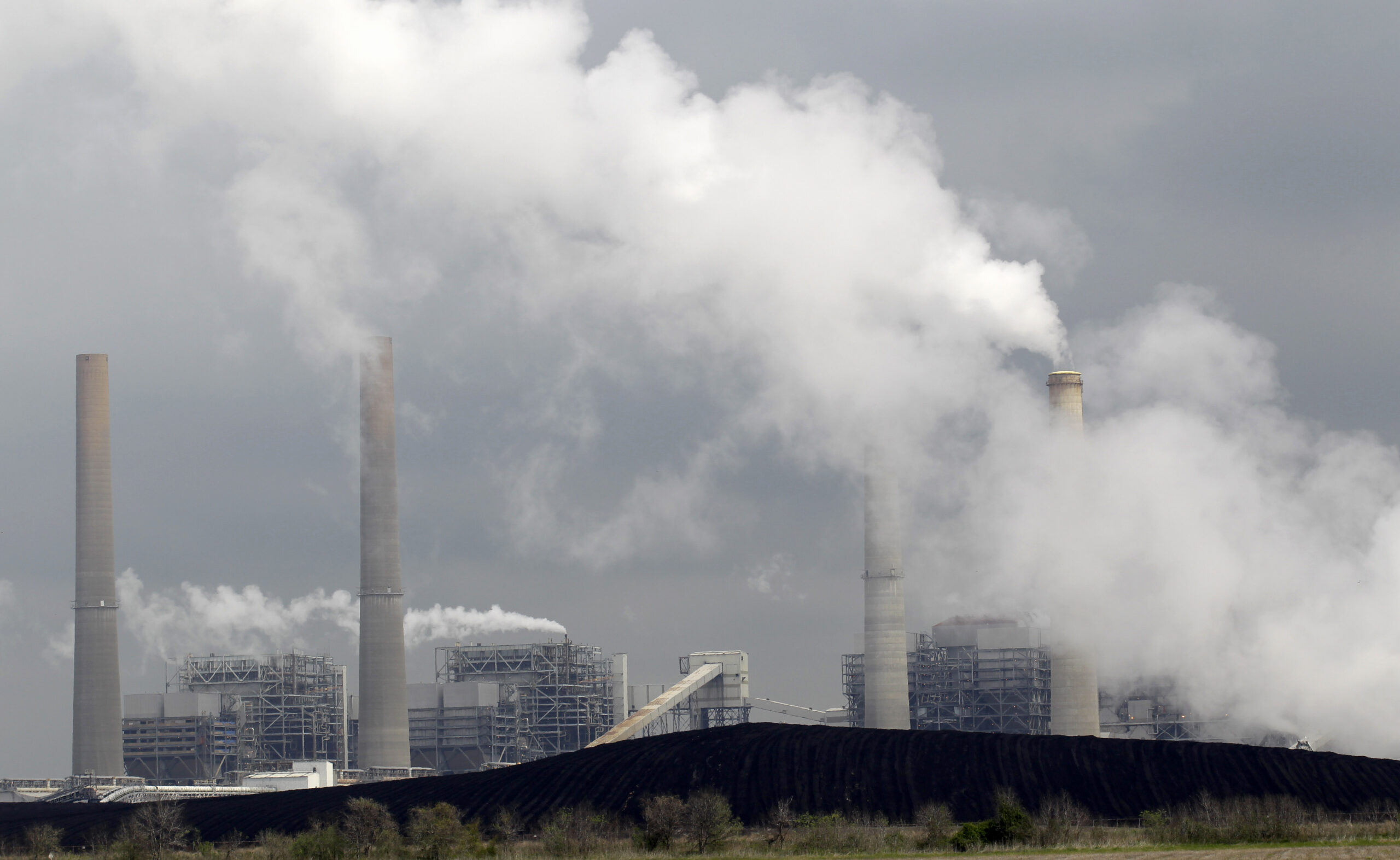 Source: EPA will push back key deadline for power plant rule