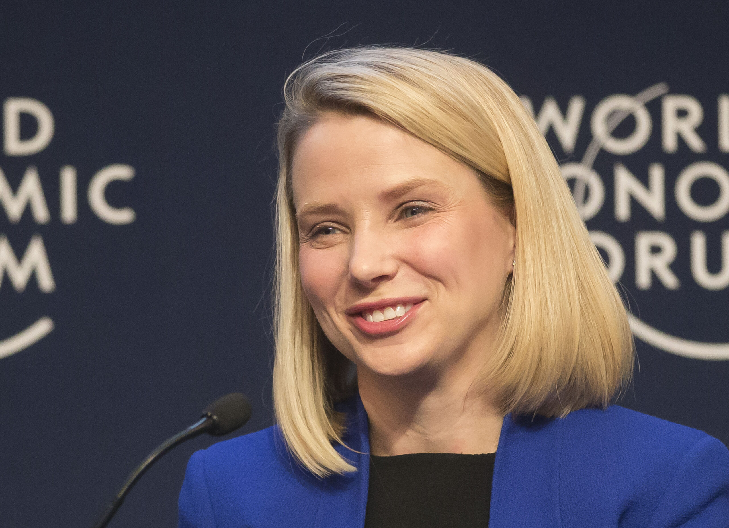 Yahoo’s 4Q results dragged down by revenue drop