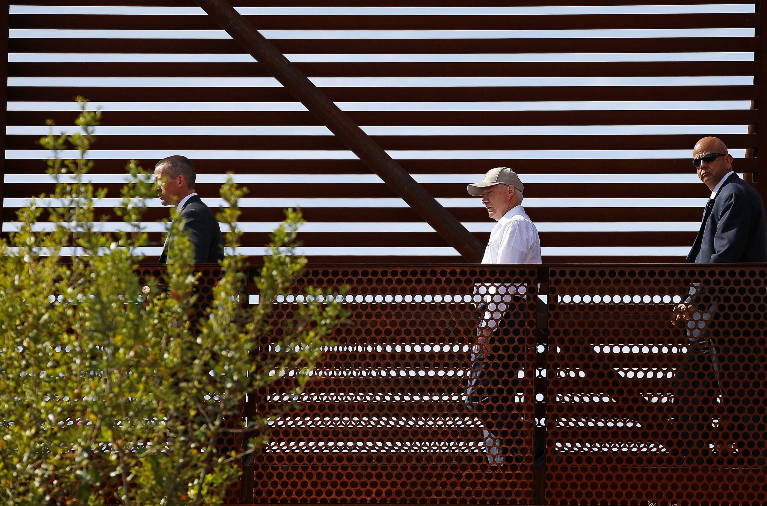 Sessions says he has backing of Trump to build the wall