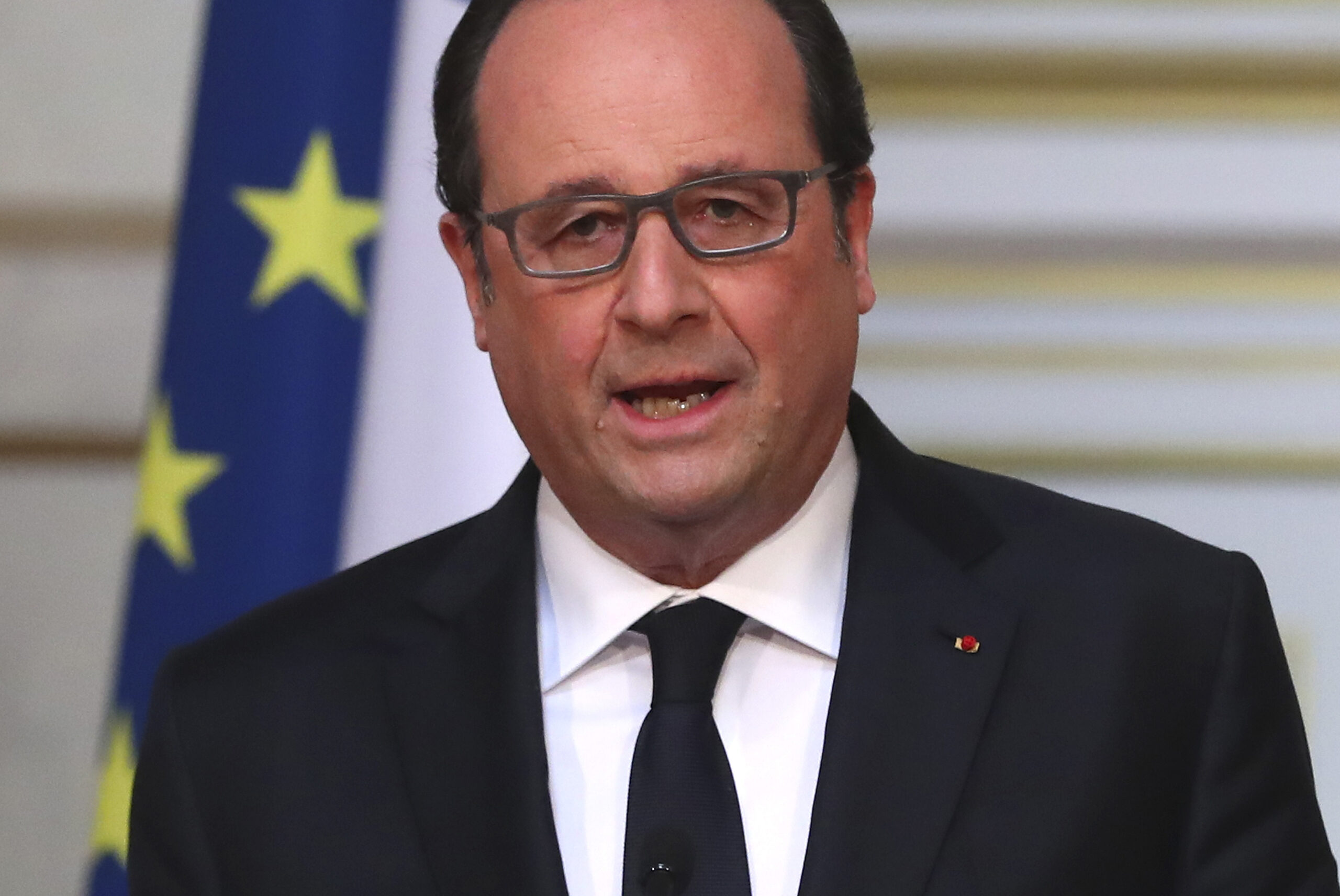 French President Francois Hollande endorses Hillary Clinton