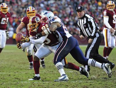 Scott Cunningham/Getty Images
Santana Moss bobbled a pass in the final minute, leading to an interception by the Patriots that ended the Redskins'chances on Sunday.