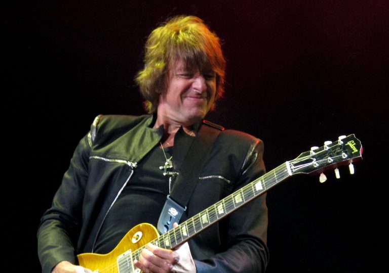 Richie Sambora (AP photo)