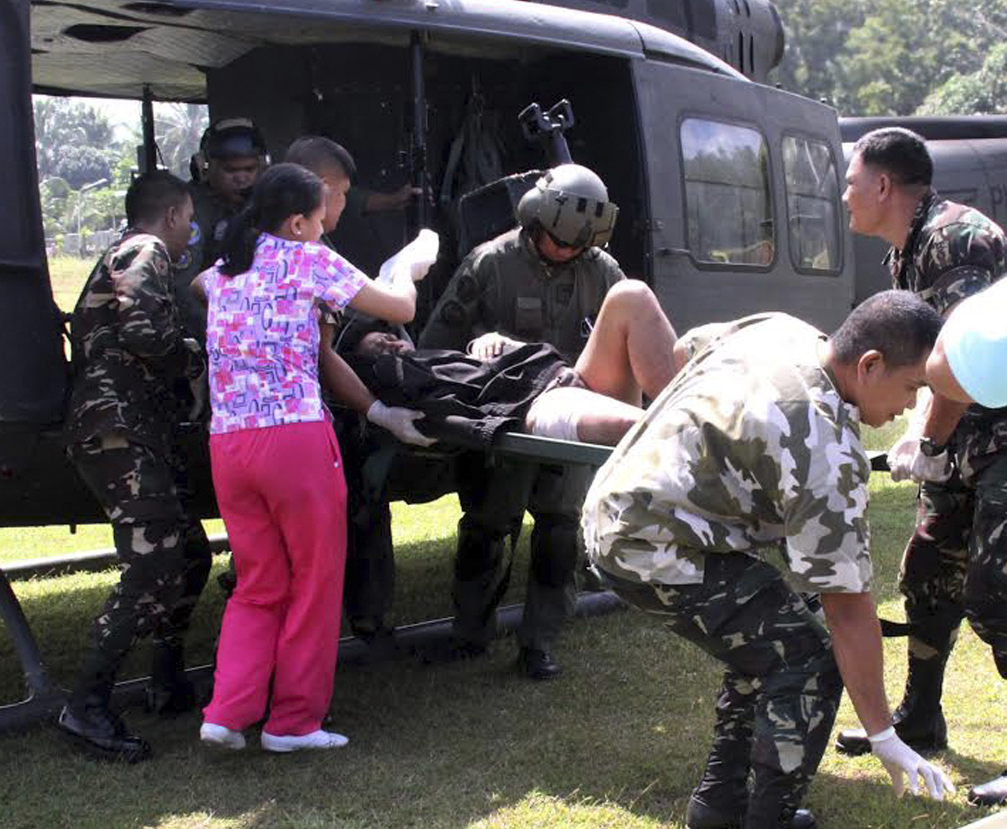 Suspected Filipino rebels set off bomb; 12 wounded