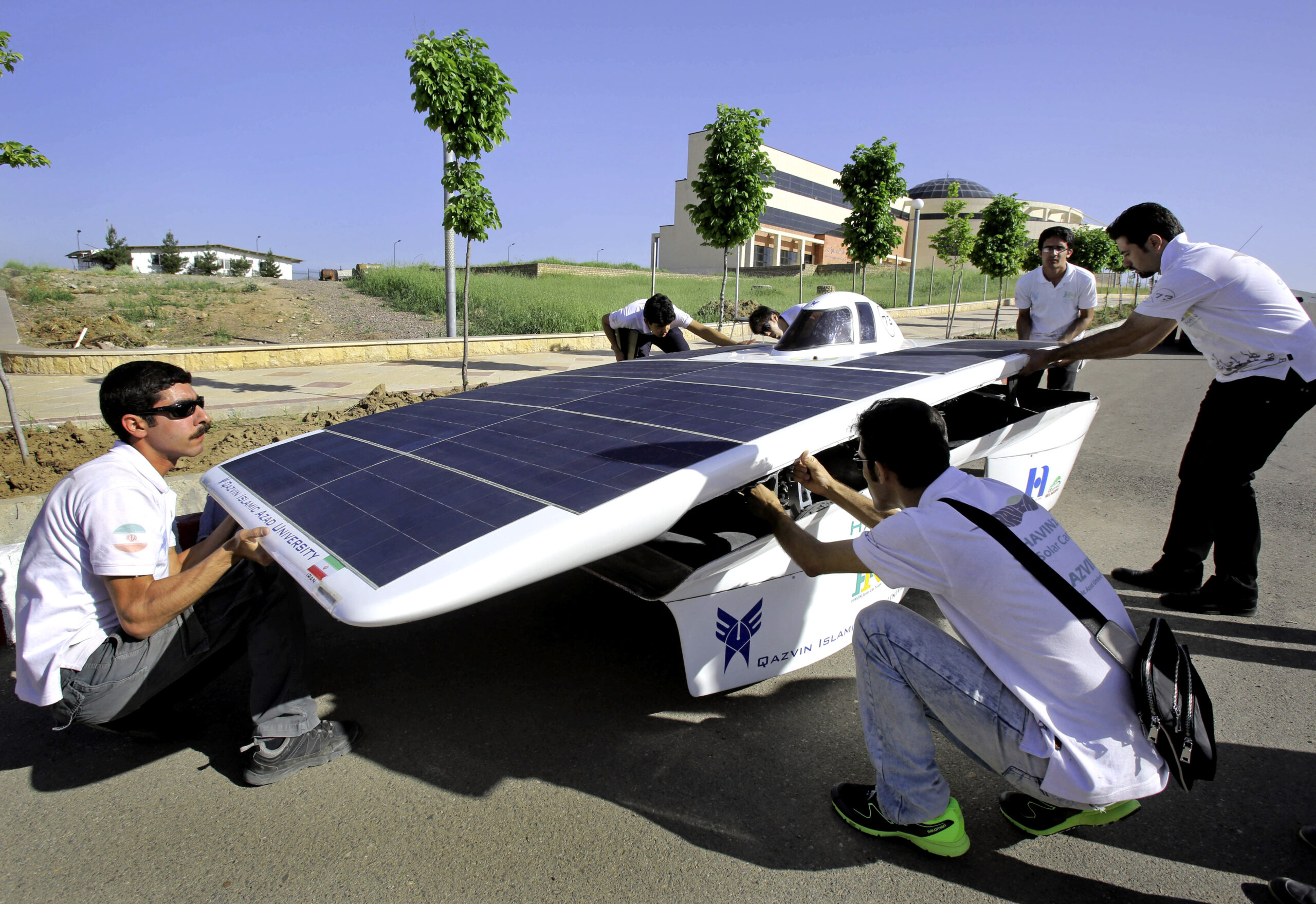 Iran students gear up solar car for US challenge