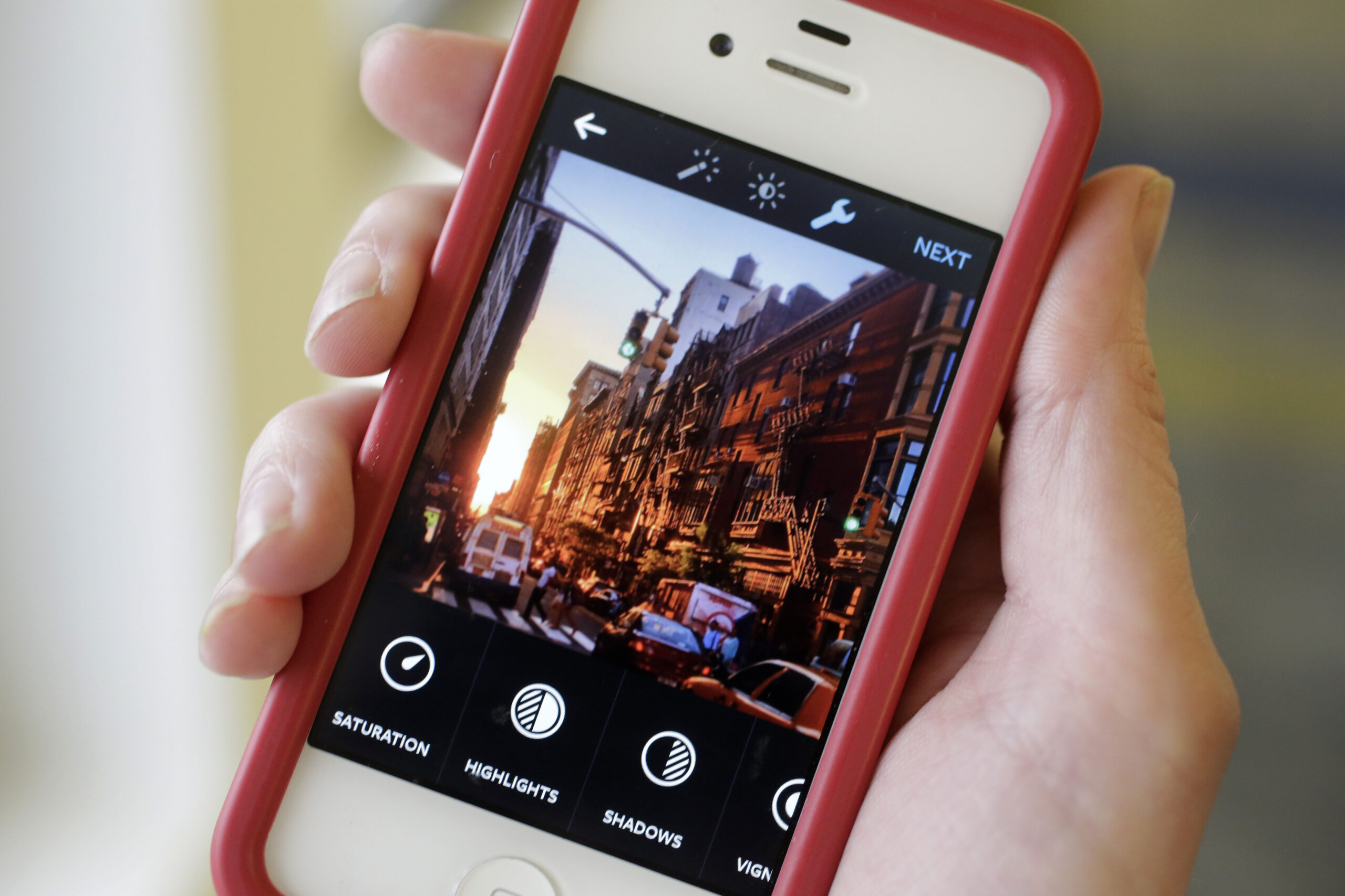 2016 turning into the Snapchat and Instagram election