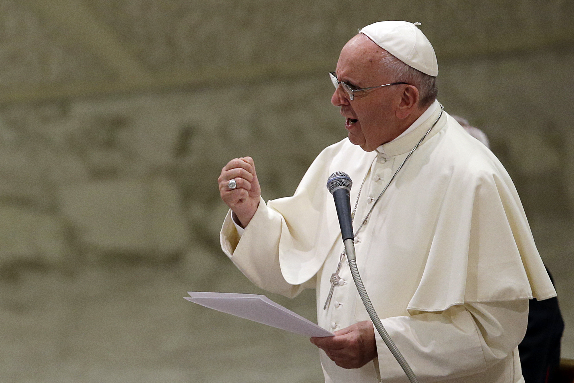 Selfie sticks banned for pope’s Capitol visit