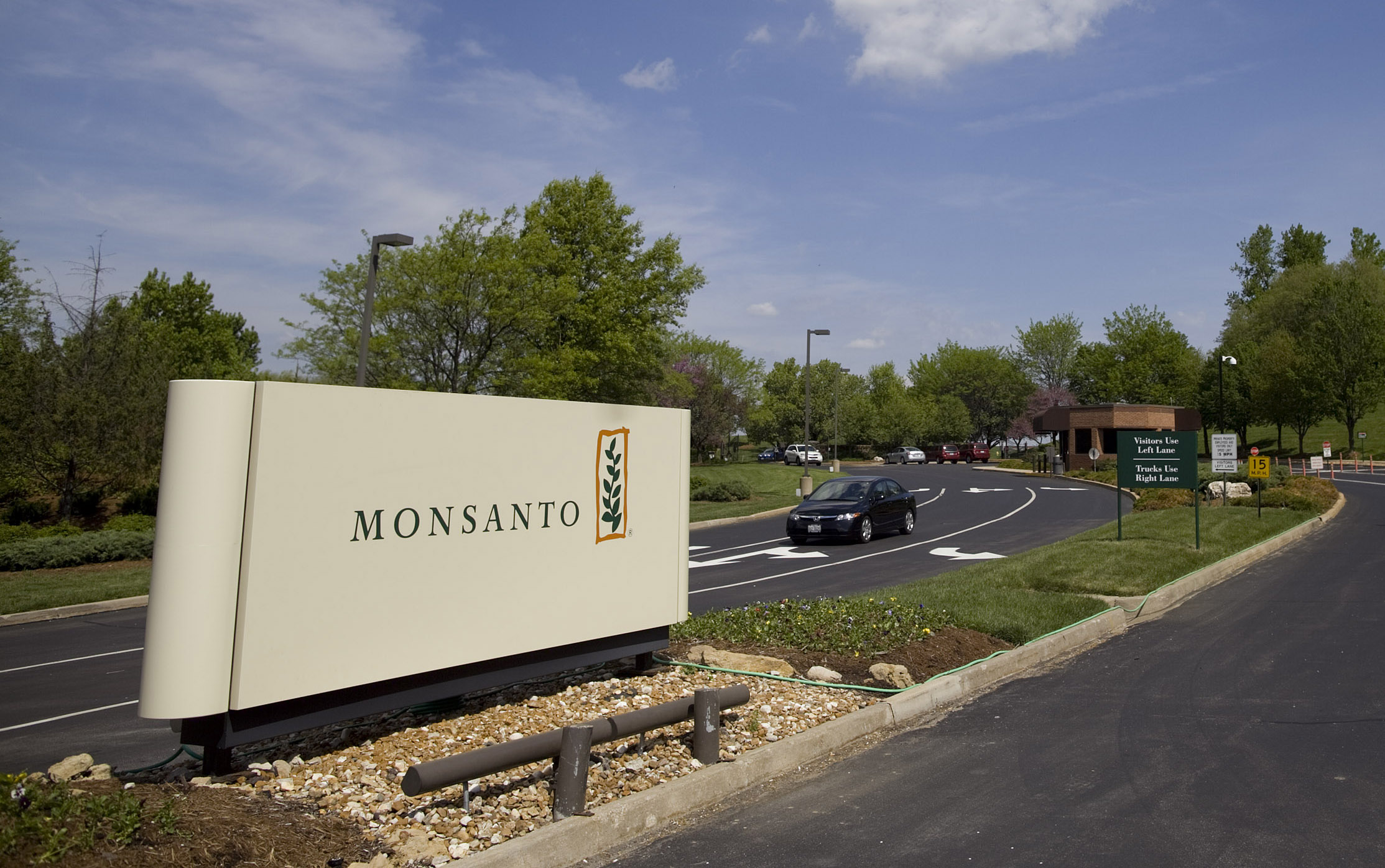 Durbin discourages Monsanto from moving headquarters to avoid taxes