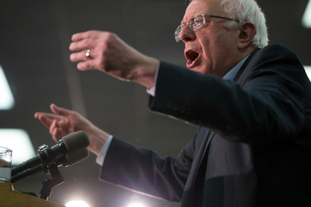 Sanders struggles over Clinton email questions