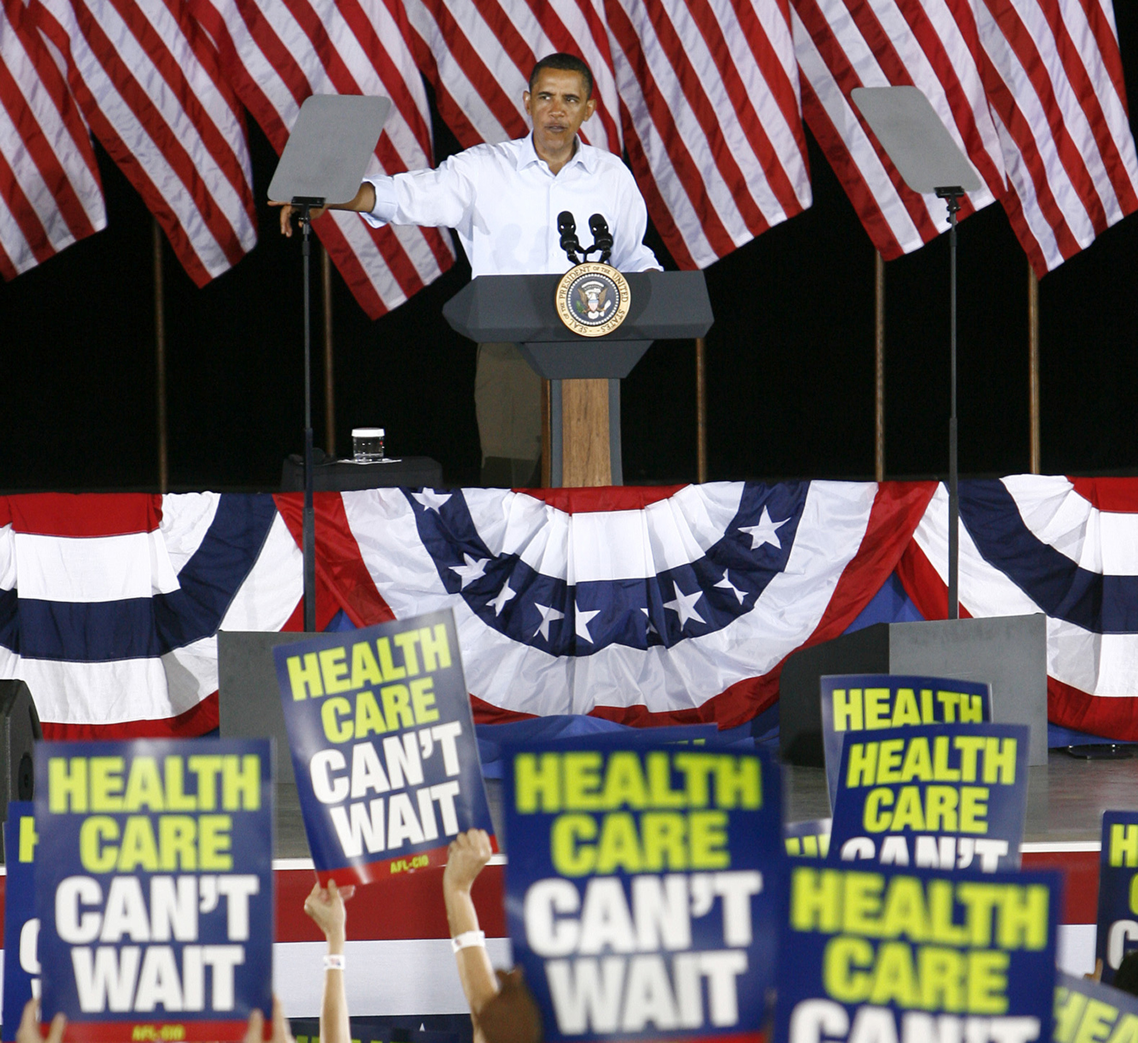White House looks to squash labor union revolt on Obamacare