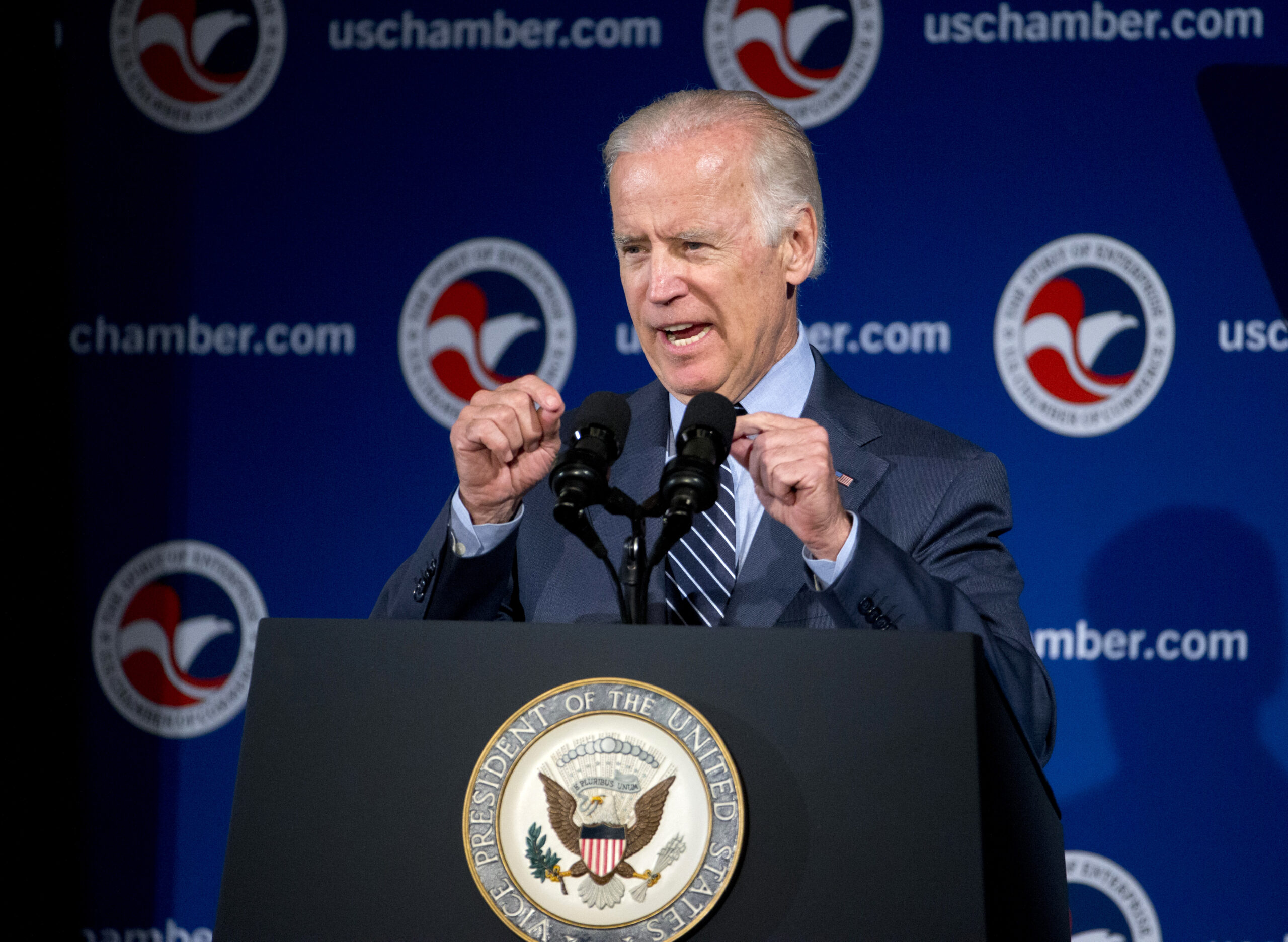 Biden says Ukrainian economy at make-or-break moment