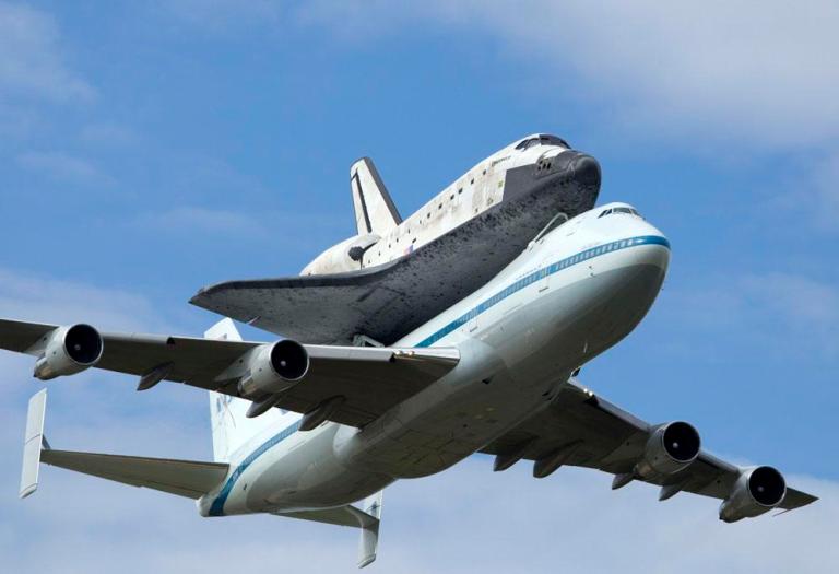 Discovery shuttle thrills D.C. with long goodbye