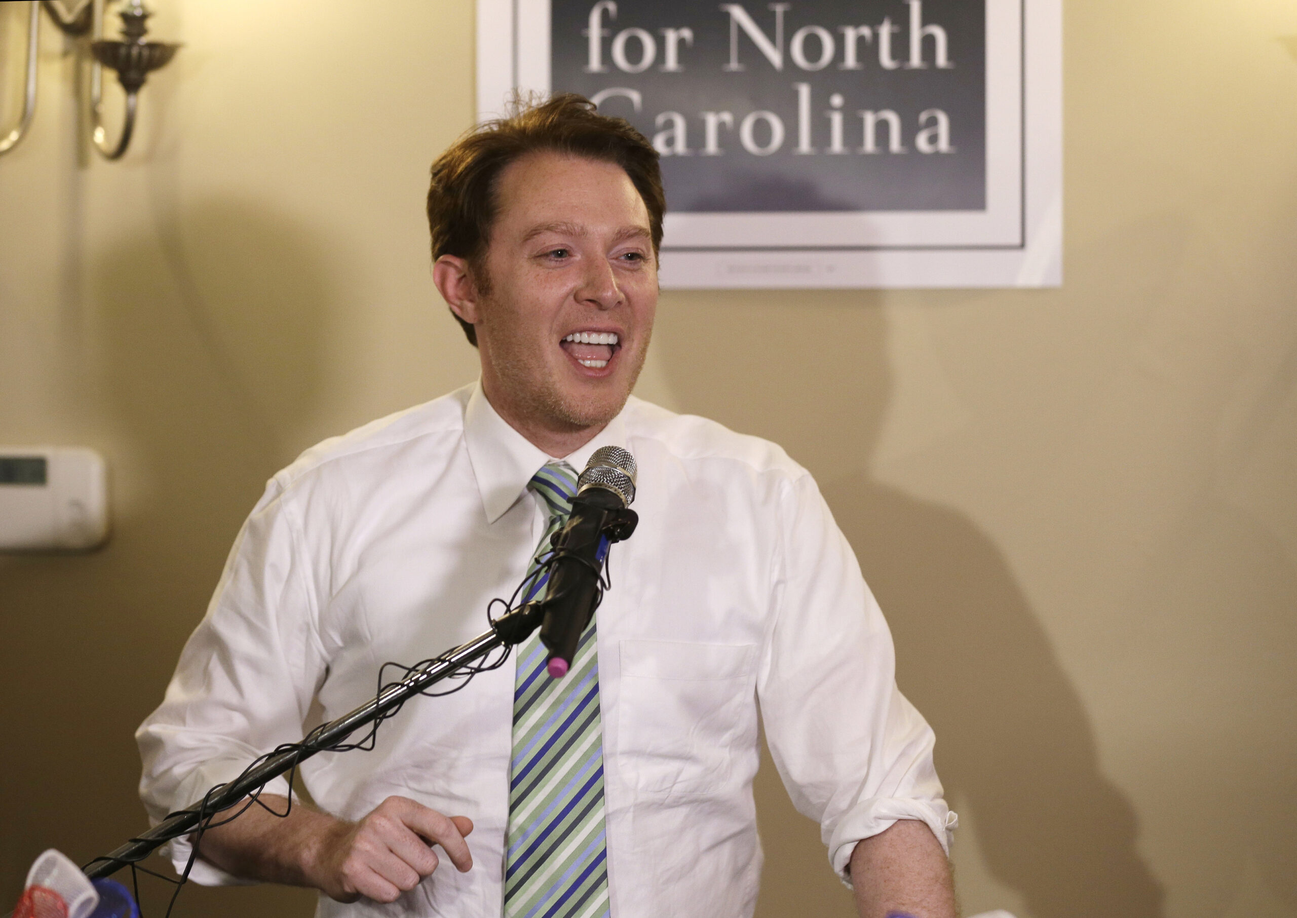 Clay Aiken flashes a smile and a wink on Ellmers affair rumors