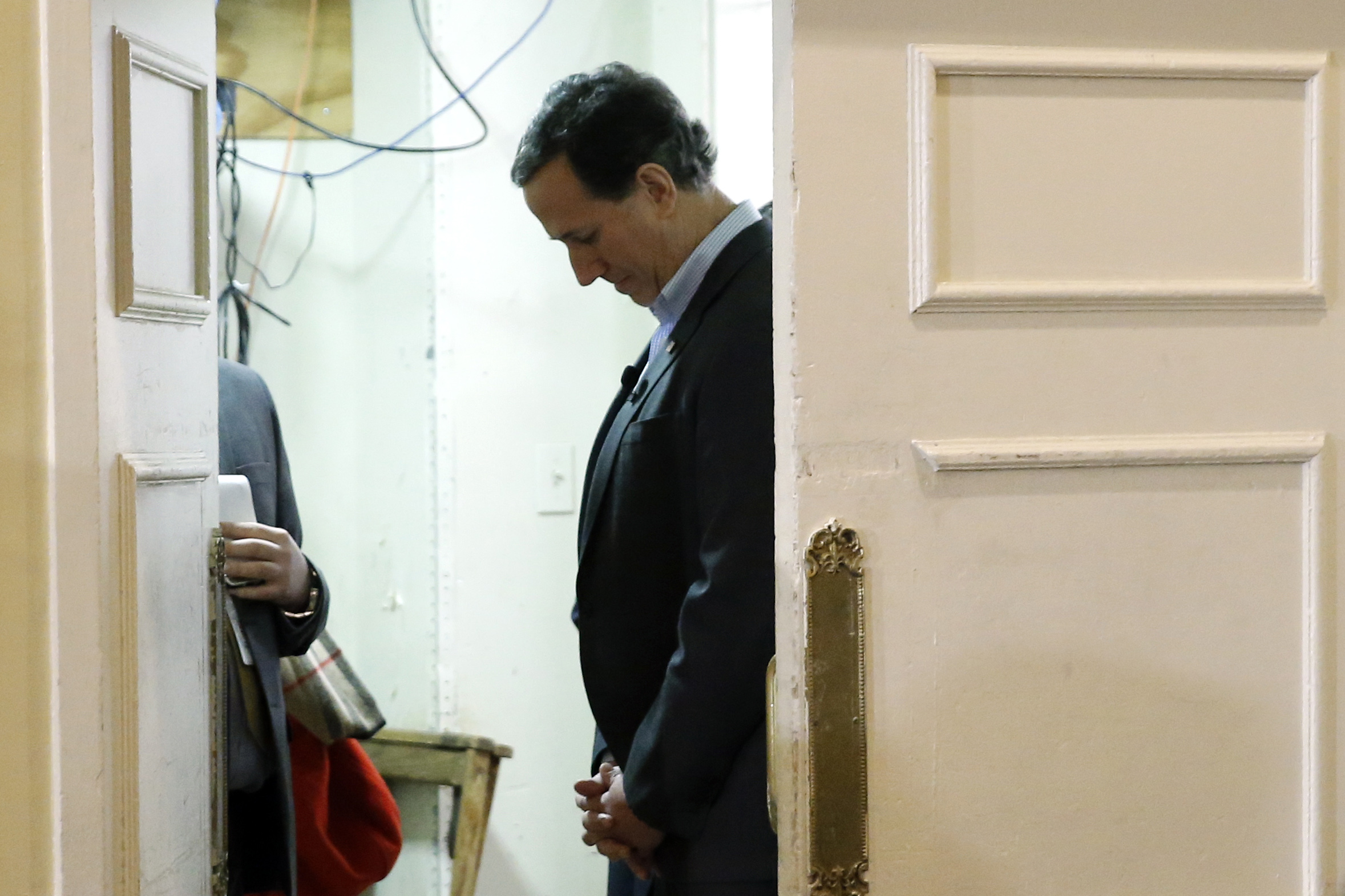 Santorum postpones S.C. campaign swing after poor caucus finish