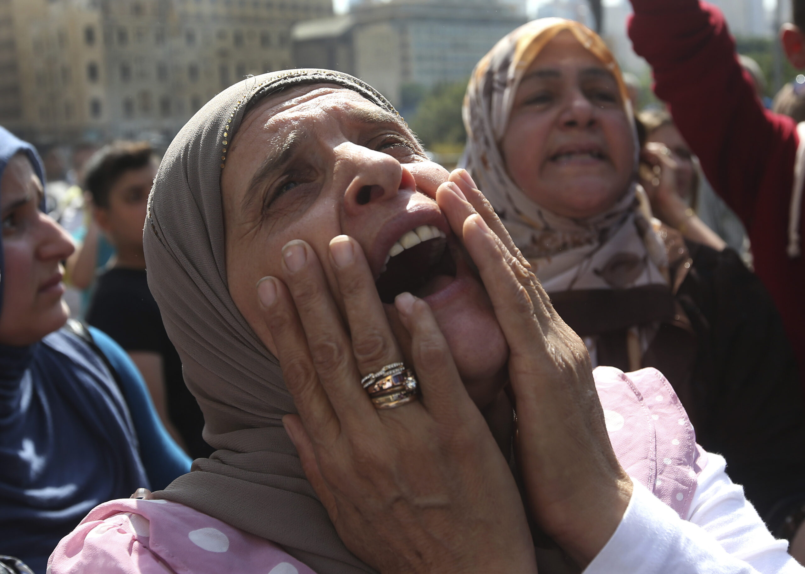 Lebanese premier urges calm over captive soldiers