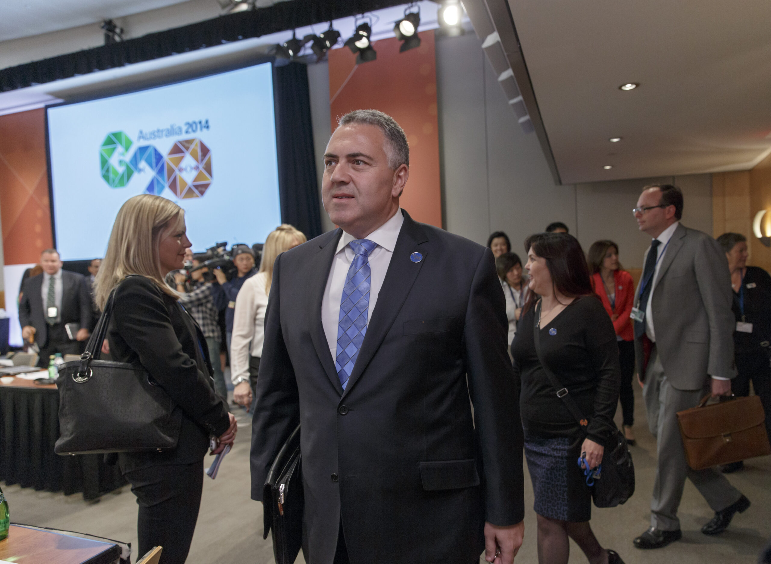 Top finance officials grapple with weak growth