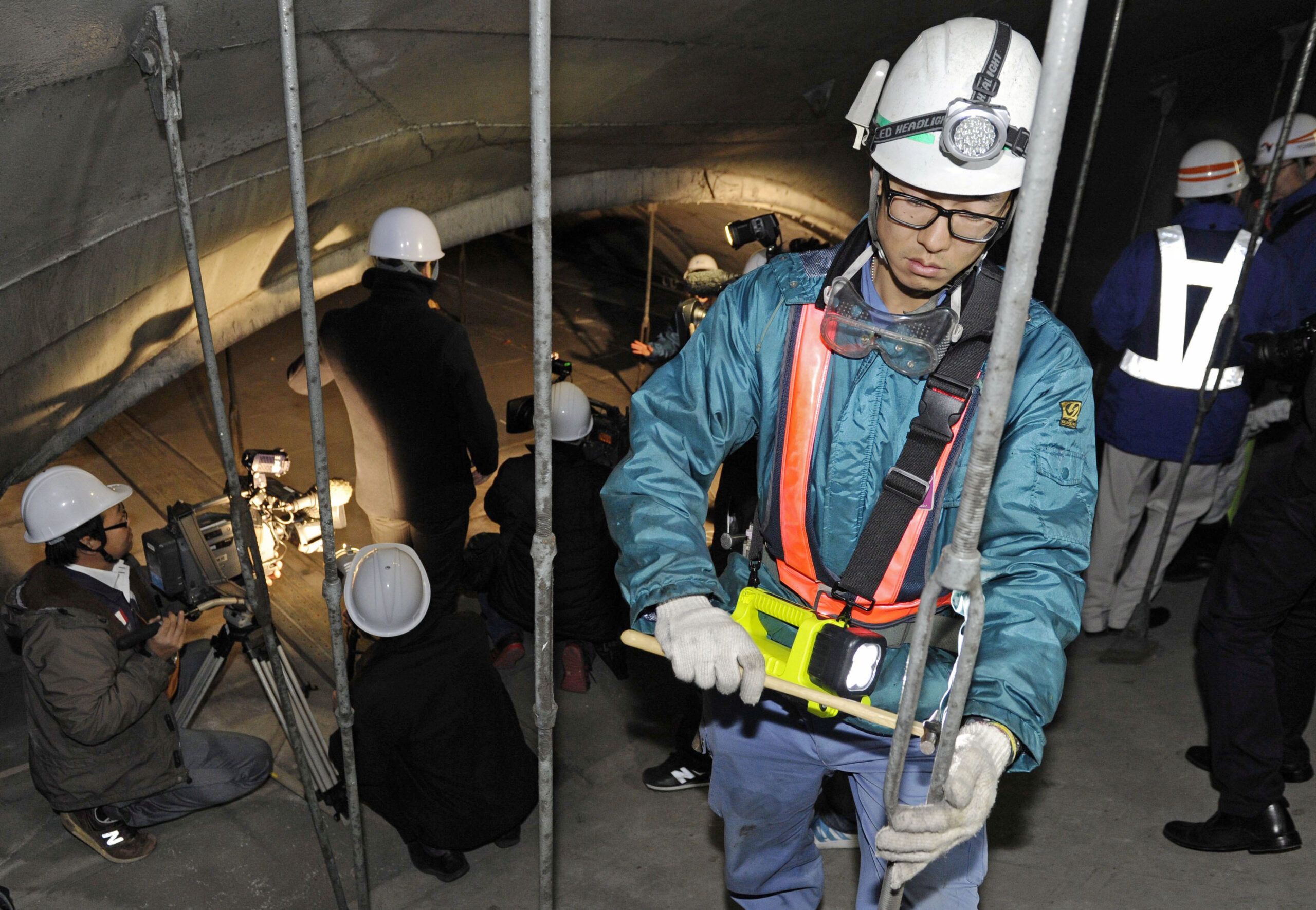 Police raid Japan tunnel operator after collapse