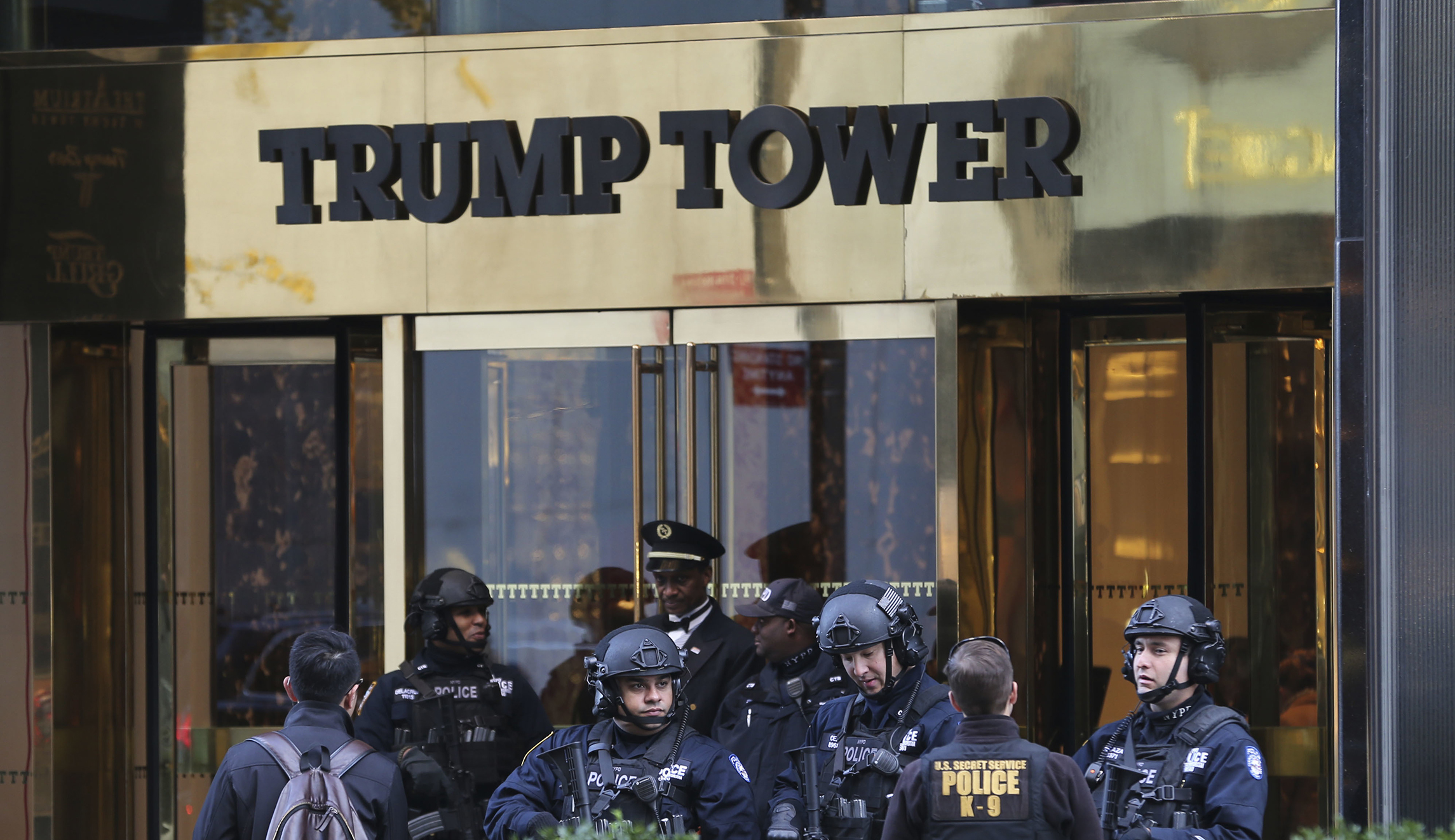 Declasse Donald: Who inflates his own wealth?