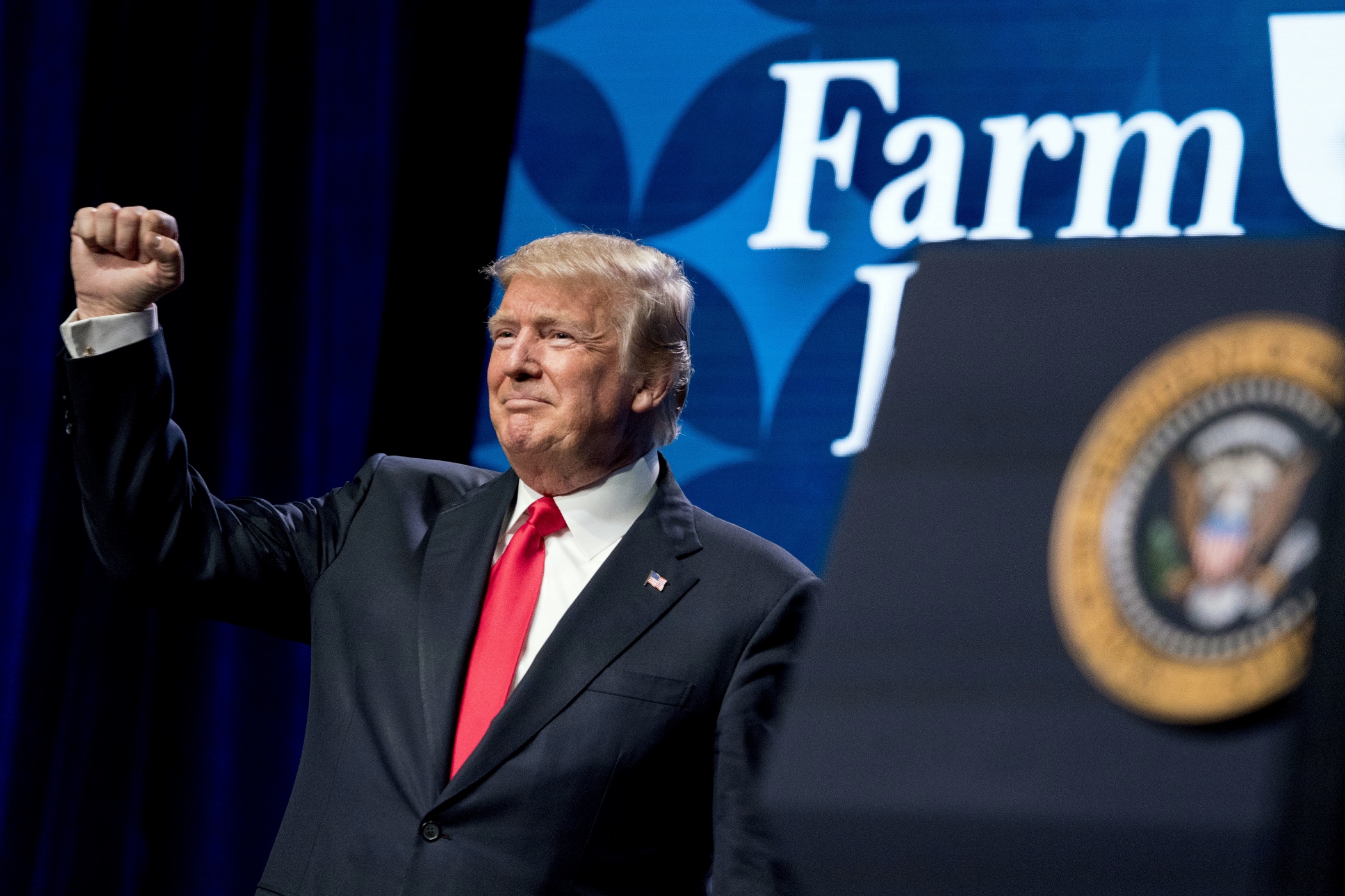 Trump downplays chances of NAFTA success to farmers