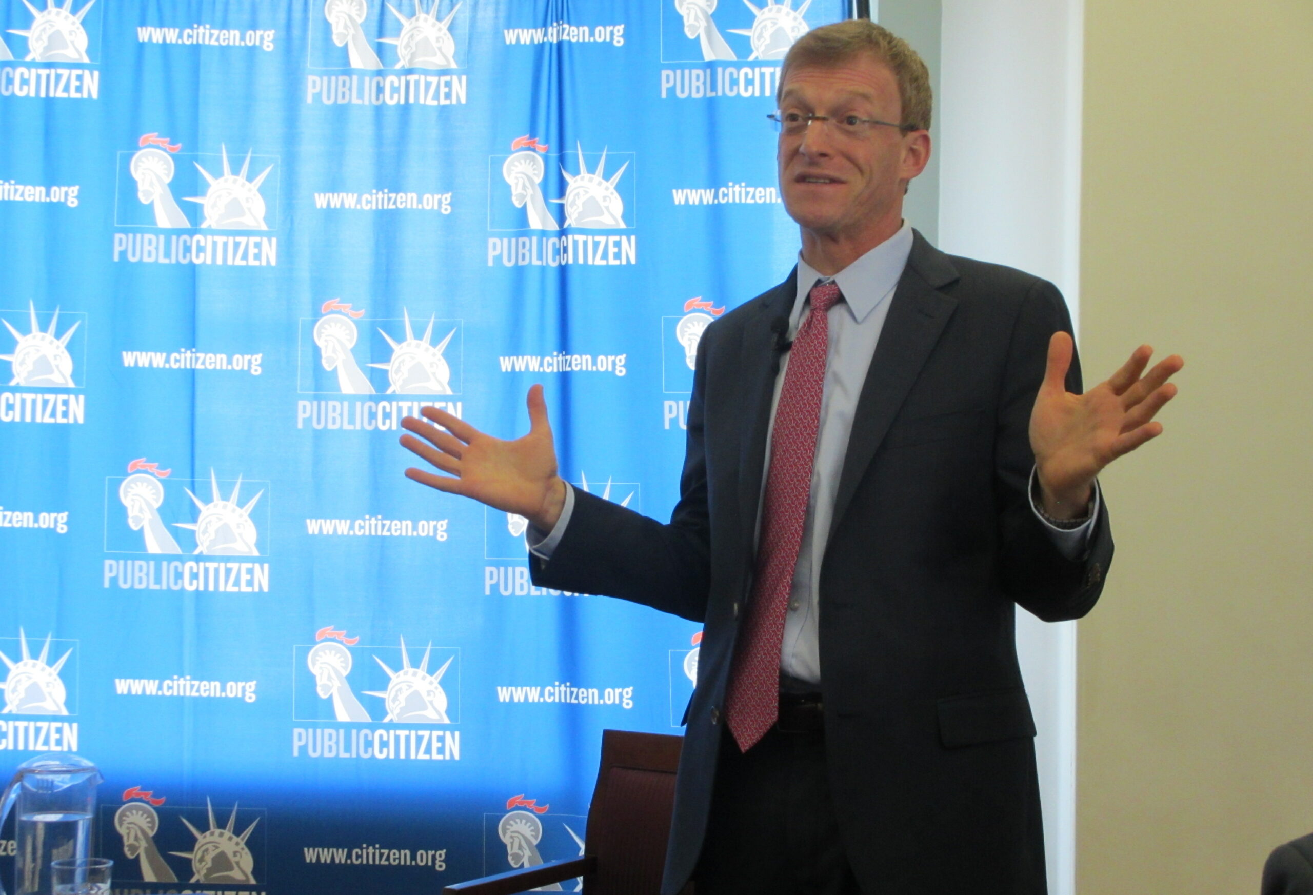 White House’s chief gatekeeper warns against end-of-year regulation rush
