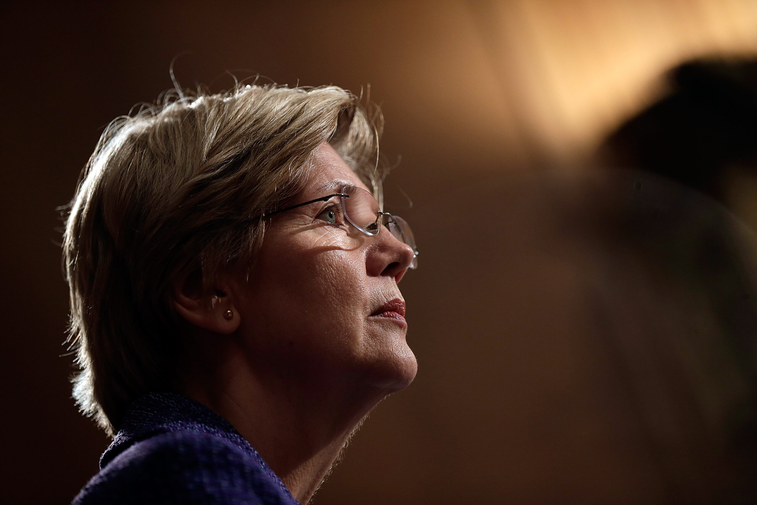 Will Elizabeth Warren create headaches for Hillary Clinton?