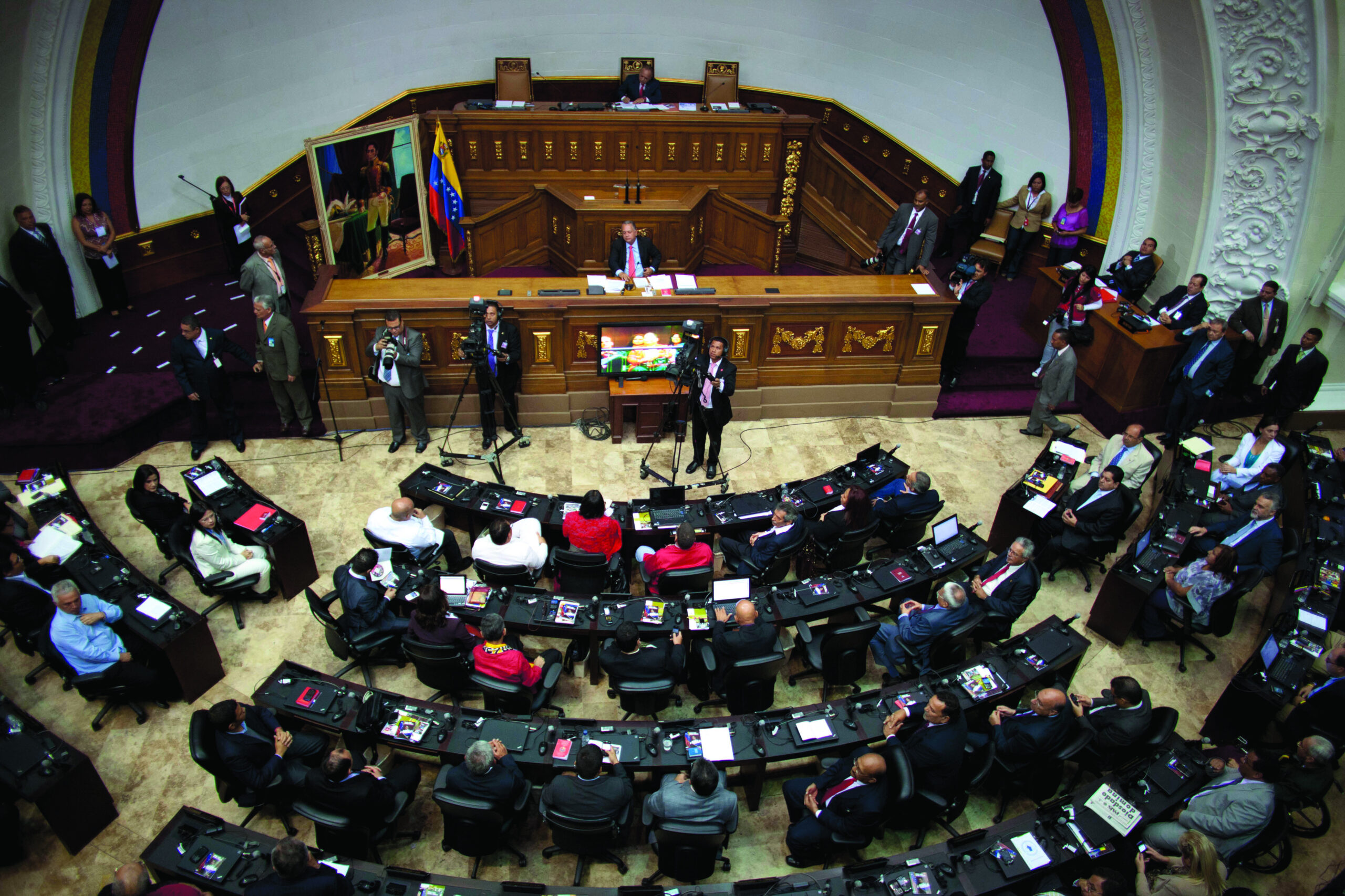 Hugo Chavez’s allies re-elect legislative chief
