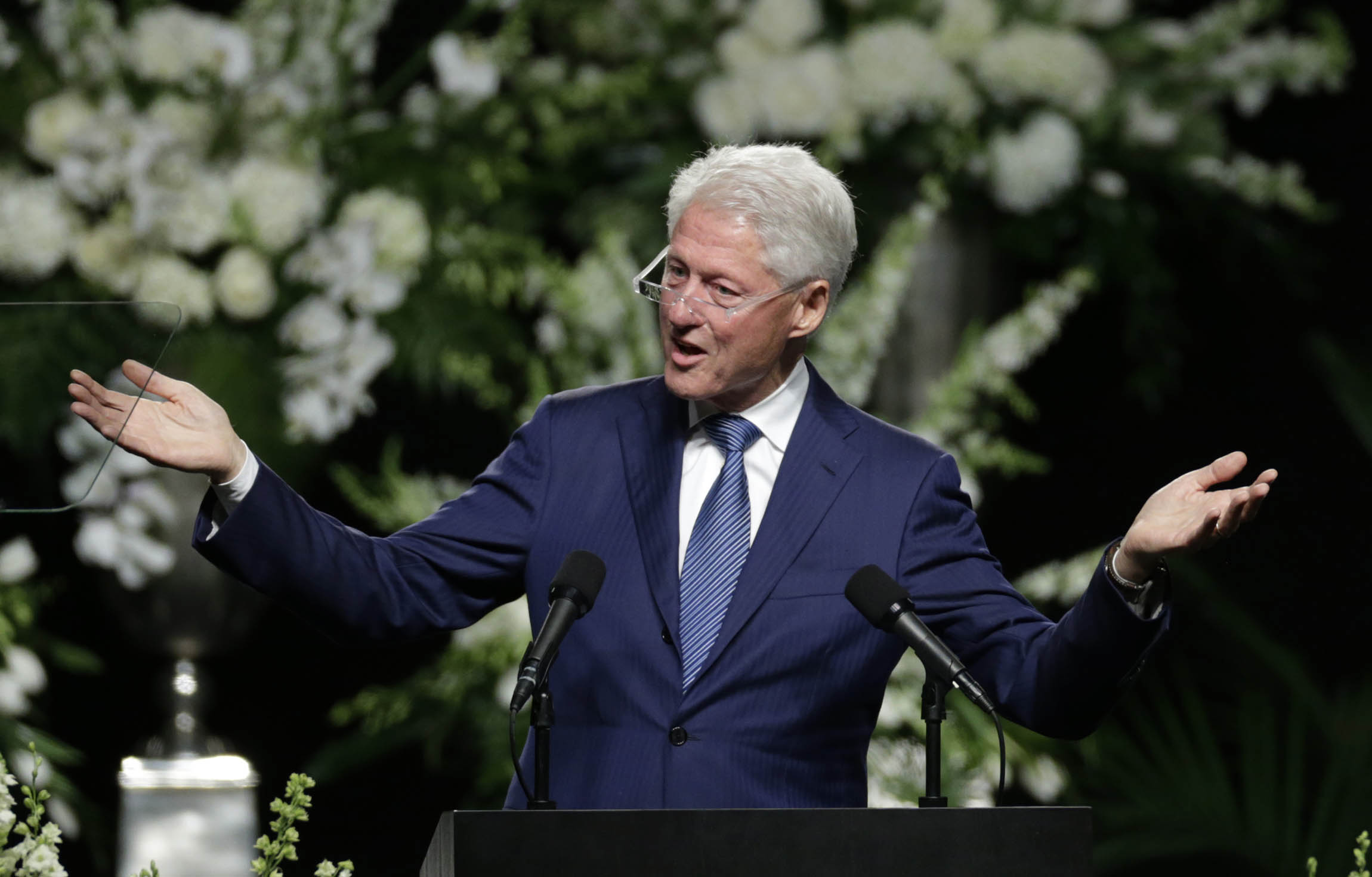 Bill Clinton describes Muhammad Ali as ‘truly free man of faith’