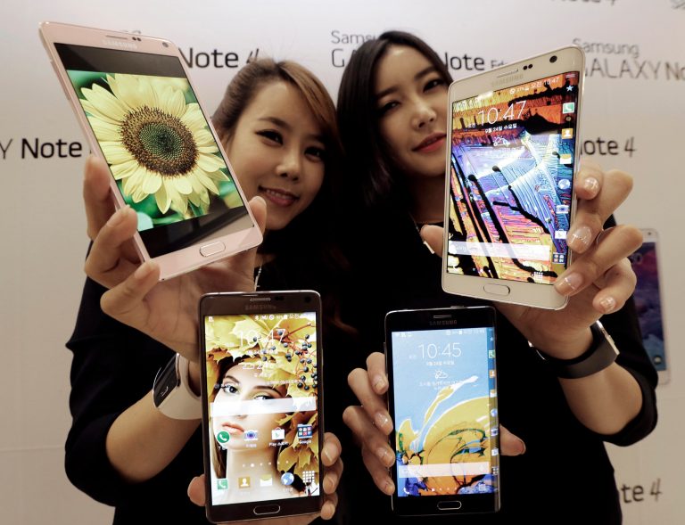 Models pose with Samsung Electronics Co.'s latest Galaxy Note 4 and Galaxy Note Edge smartphones during its unveiling in Seoul, South Korea, Wednesday, Sept. 23, 2014. Samsung said Wednesday its latest Galaxy Note 4 smartphone will go on sale in China and South Korea later this week as its flagging mobile business tries to defend sales from Apple's new iPhones. Samsung said all three Chinese mobile carriers and all three South Korean mobile operators will begin Galaxy Note 4 sales on Friday. (AP Photo/Ahn Young-joon)