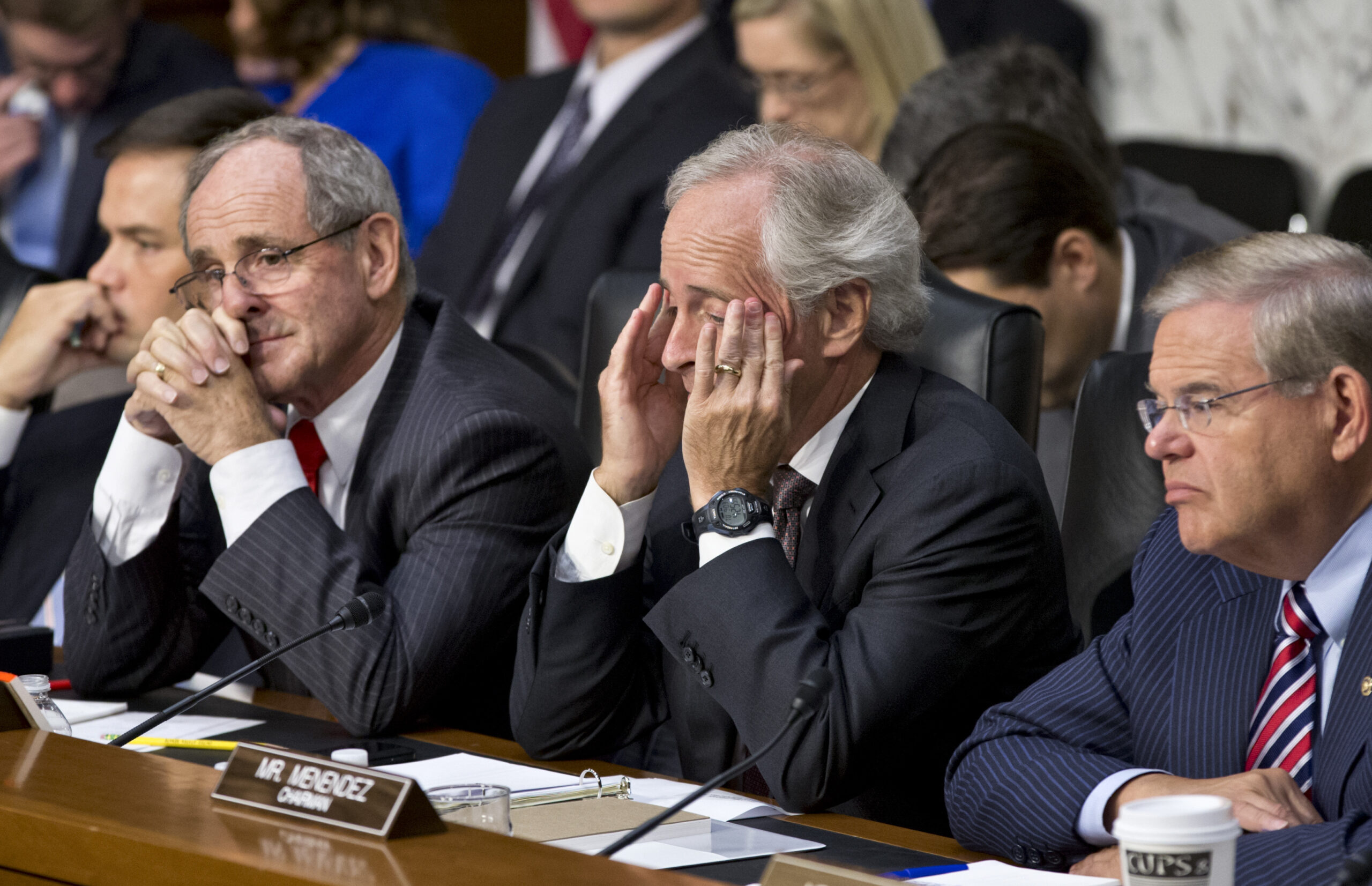 Syria resolution sets deadline, bars ground forces