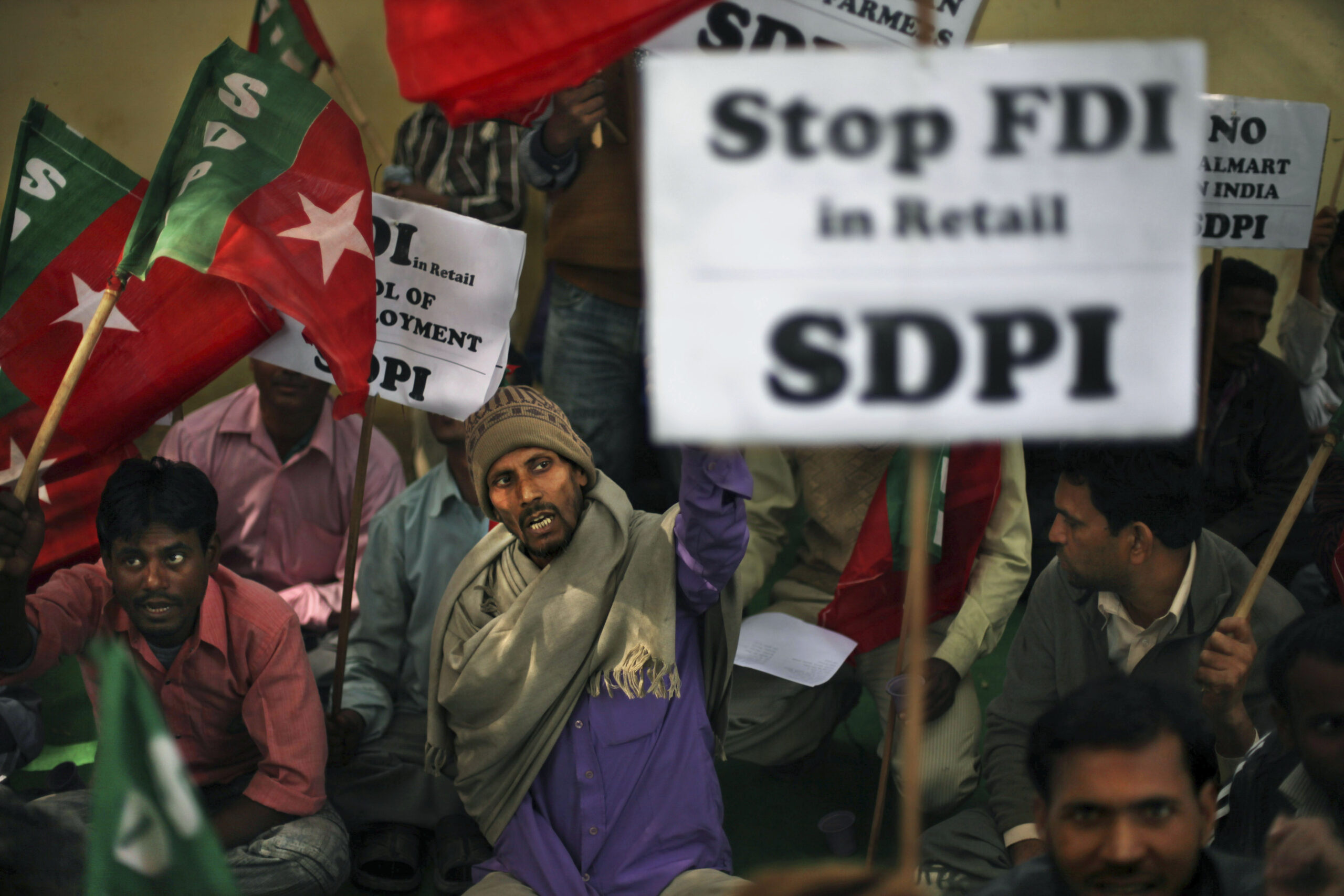 India gov’t wins vote on foreign retailers entry