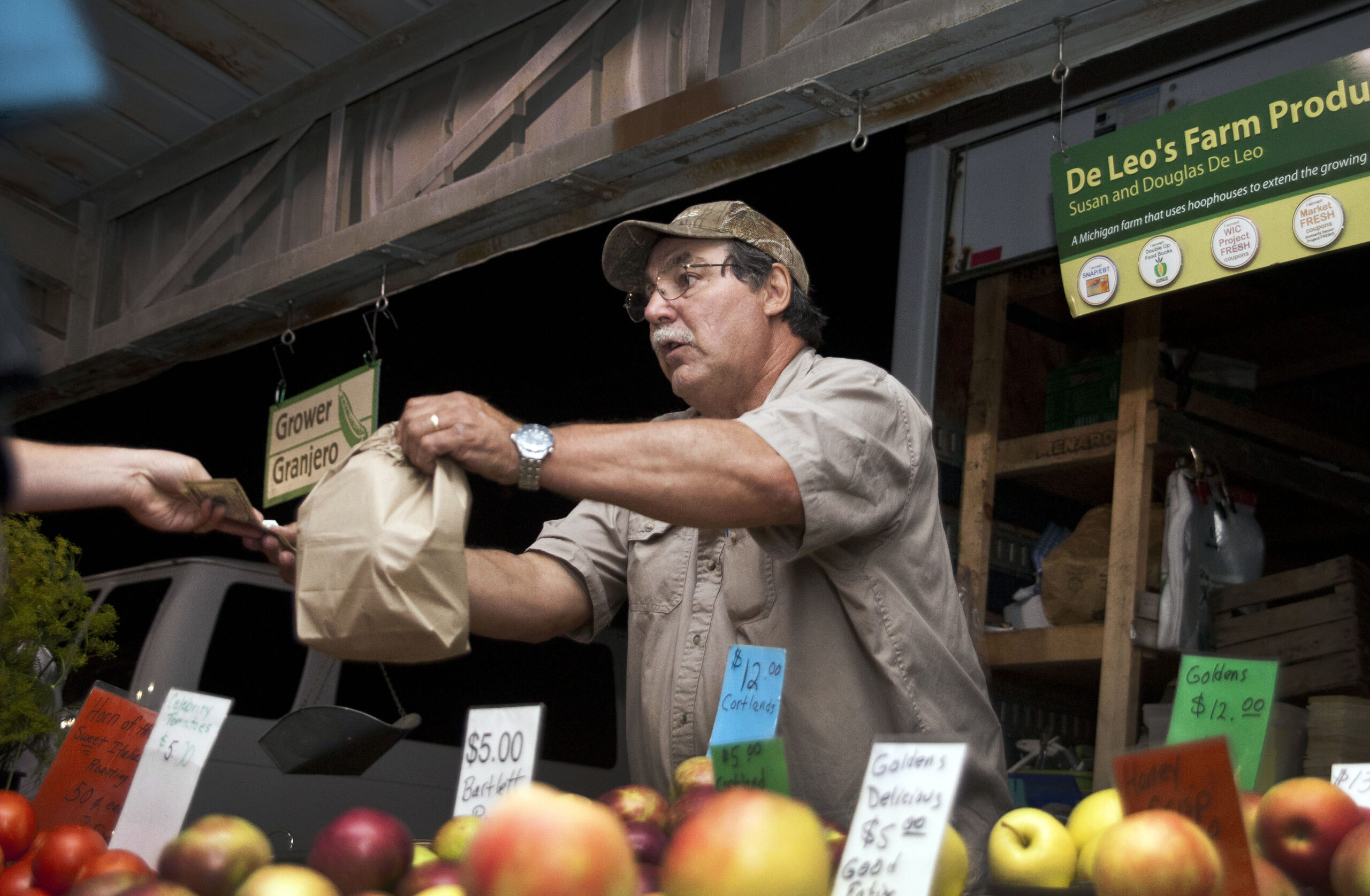 US consumer confidence slides in September