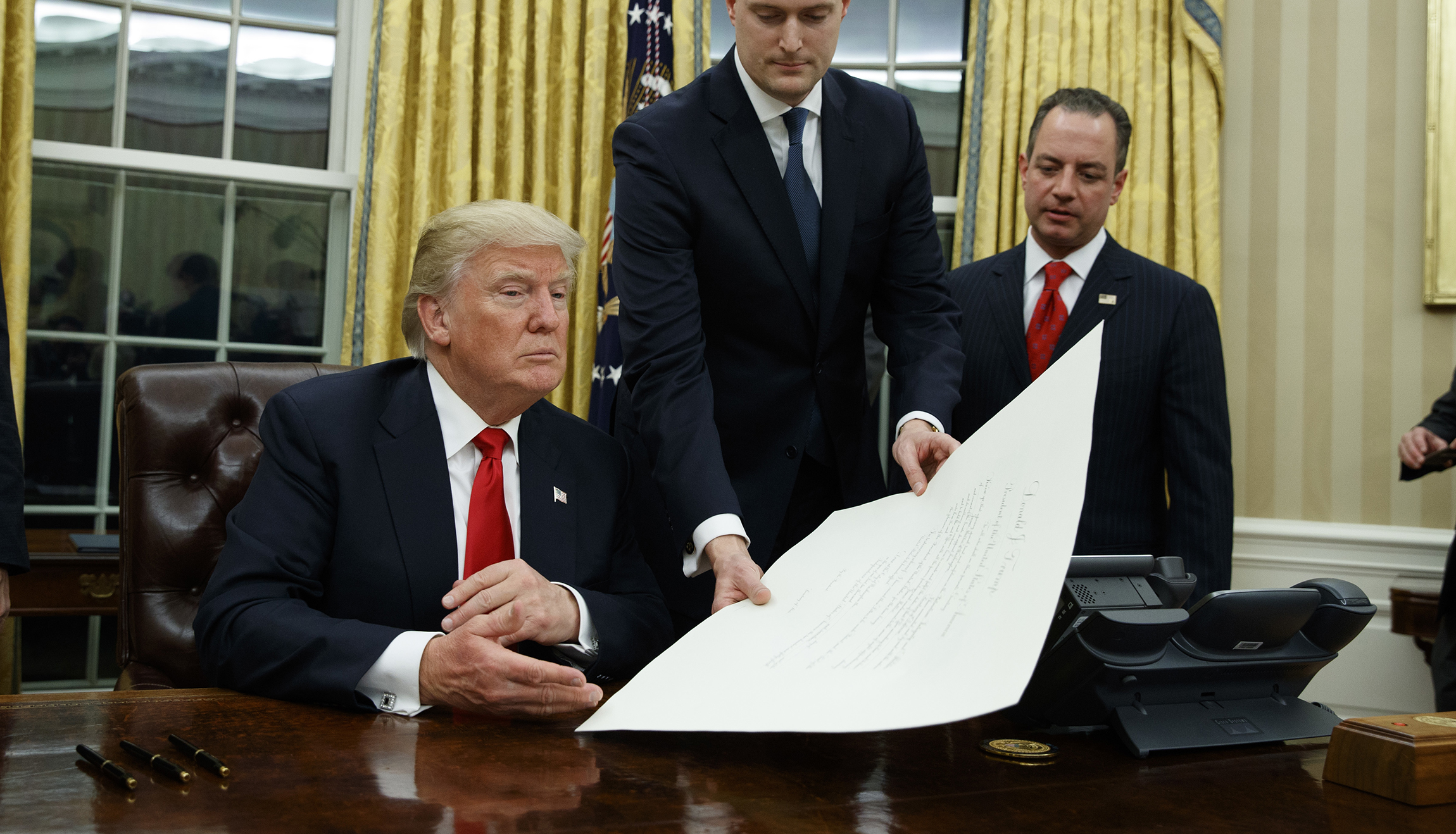 Trump revokes lobbying executive order
