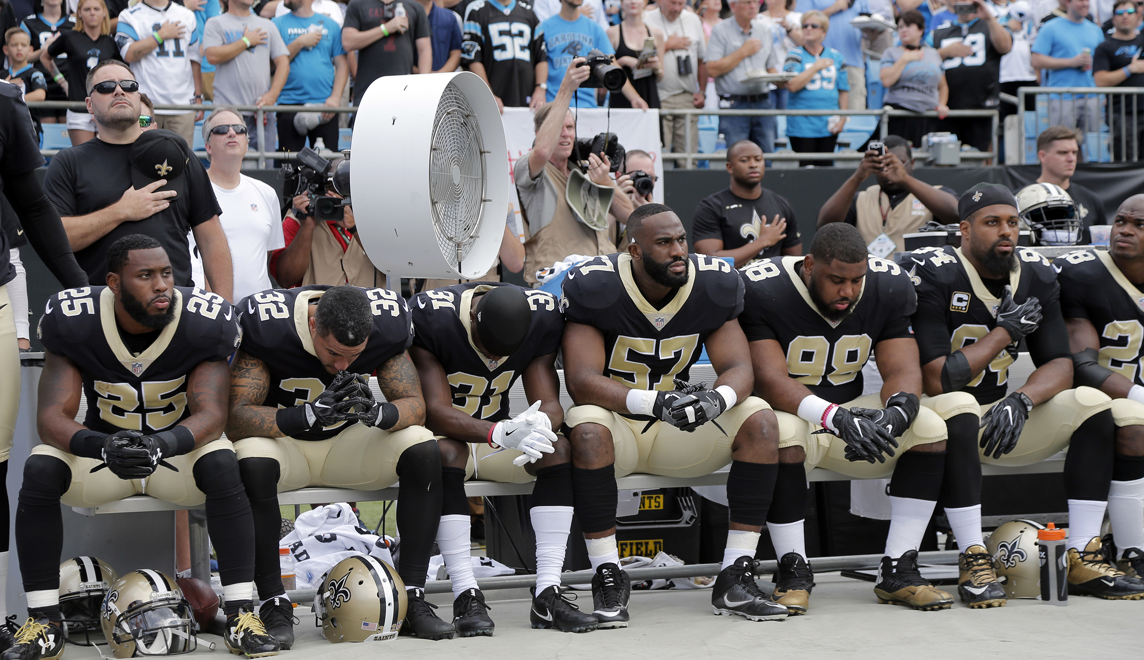 Louisiana restaurant protests New Orleans Saints game after players kneel for national anthem