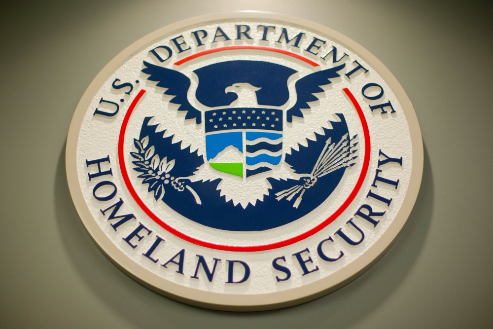 Feds investigating cause of massive Internet outage