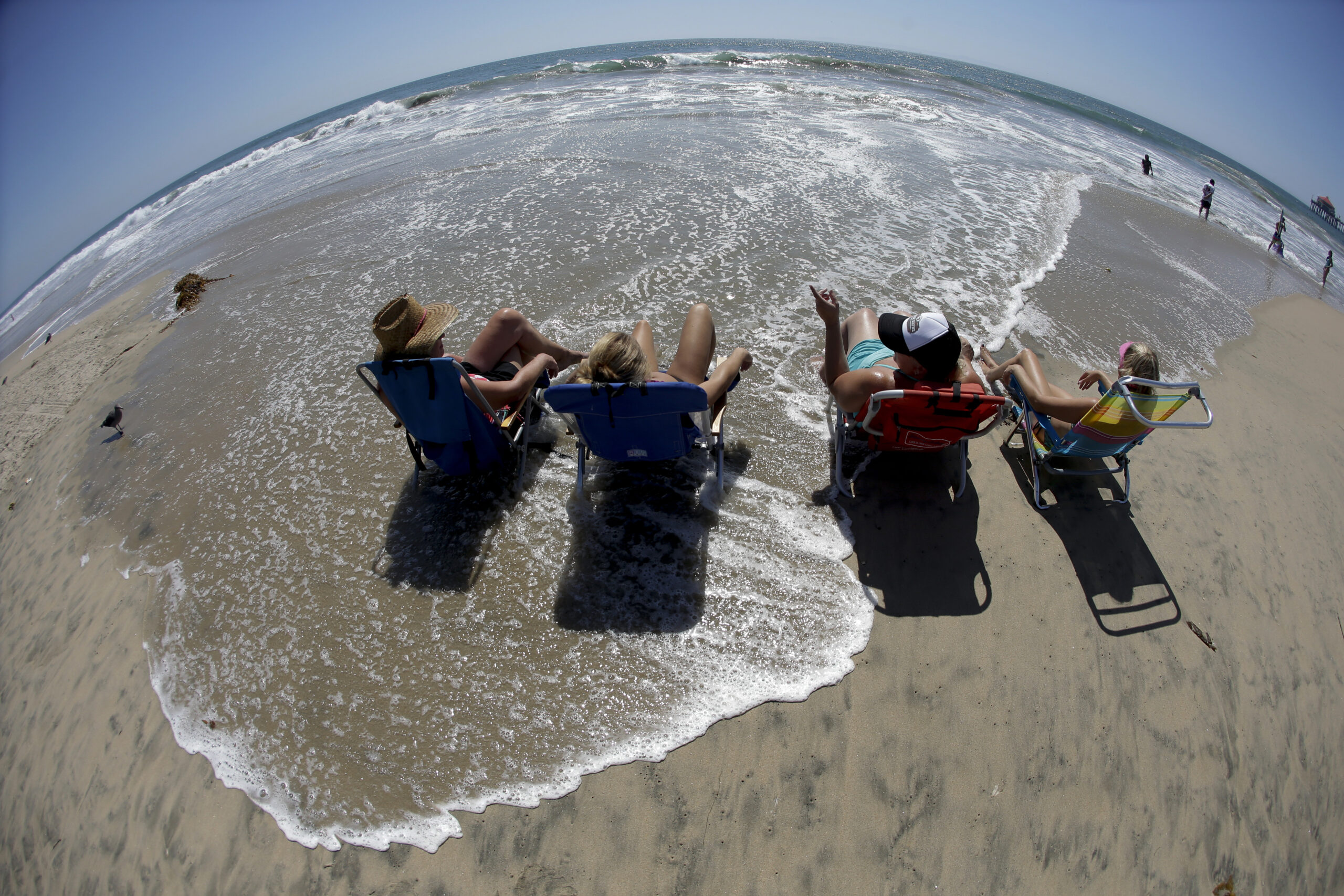 Heat wave sends power demand soaring in California