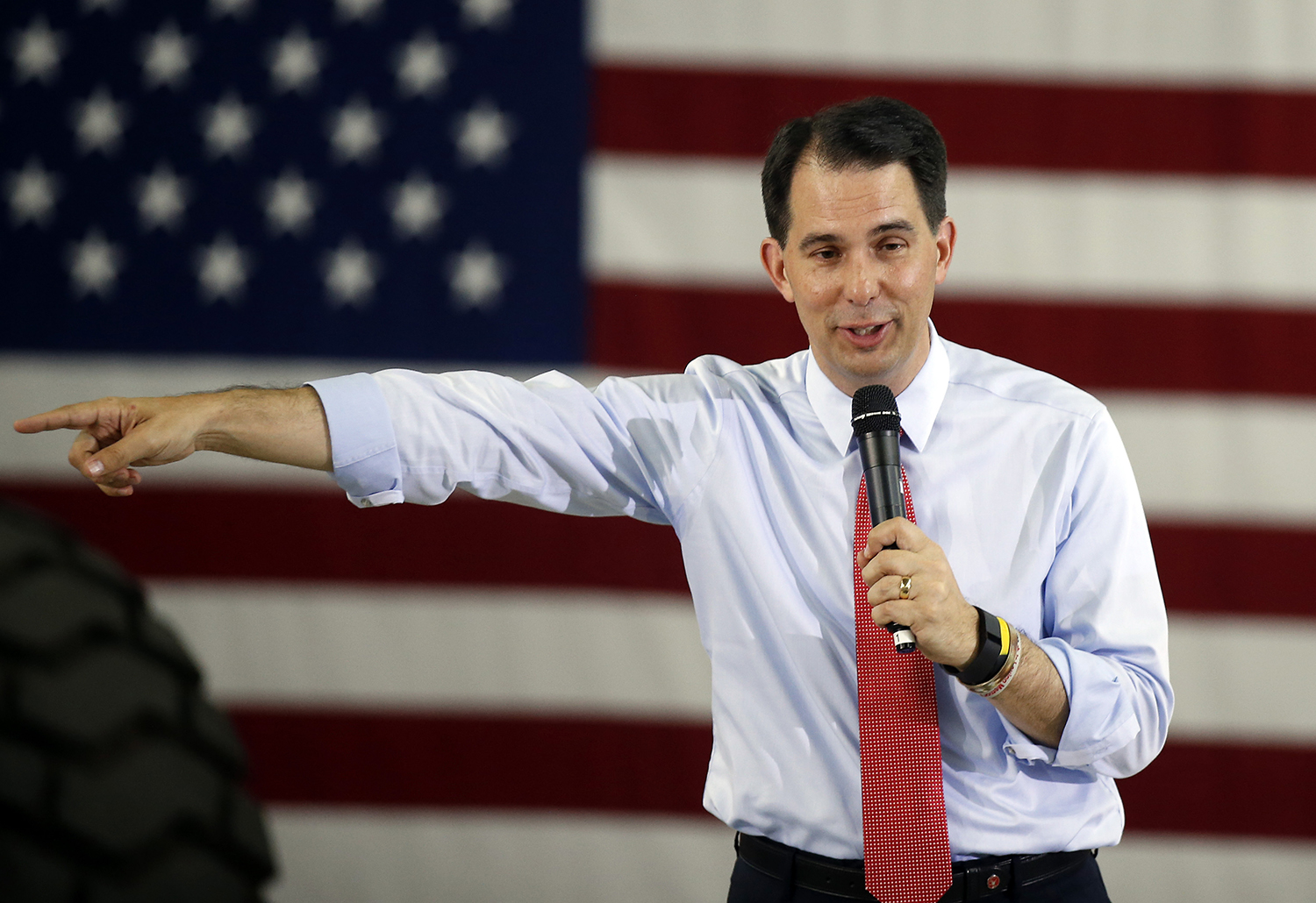 Scott Walker: Trump ‘clearly’ better than Clinton