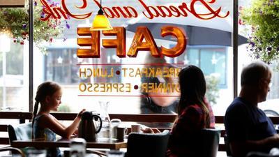 Customers at a cafe in Portland, Ore. (Mark Boster / Los Angeles Times / August 1, 2013)