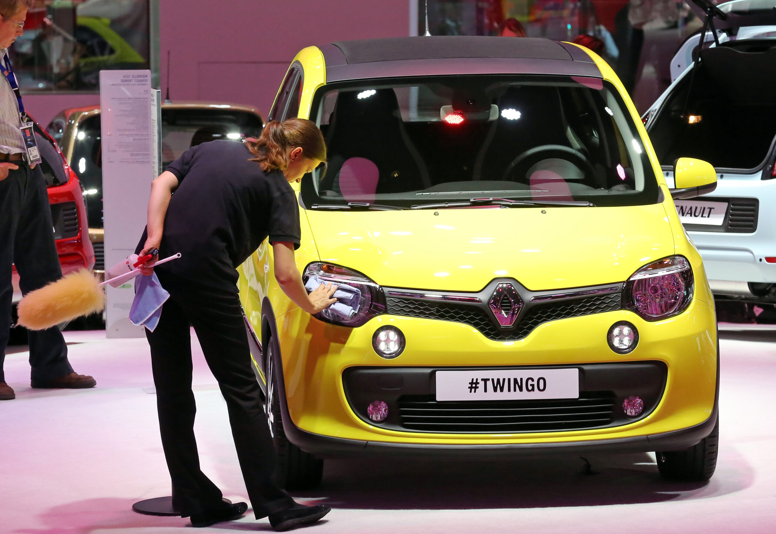 Russia dims hopes for European auto rebound