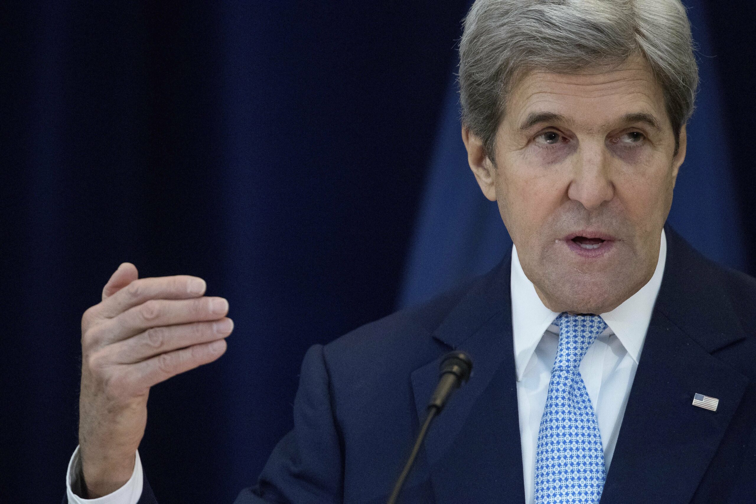 Kerry urges Trump not to slash State Department funds