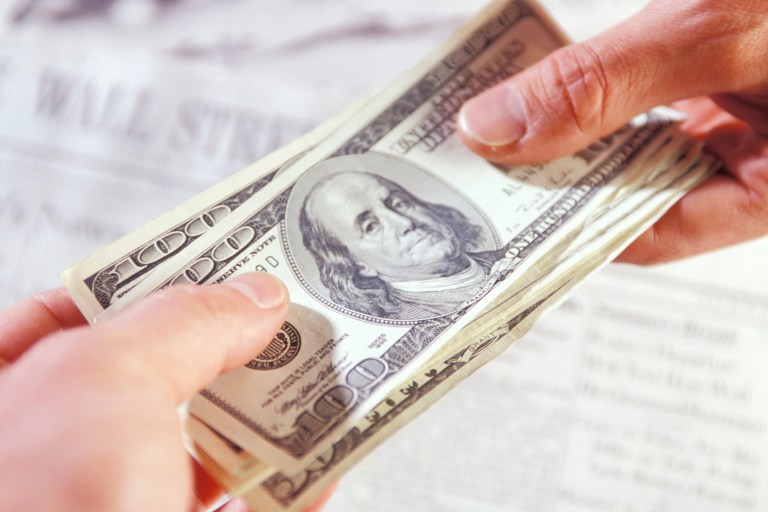 The White House has announced that President Obama will sign an executive order raising the minimum wage for workers employed through federal contracts. (Thinkstock)