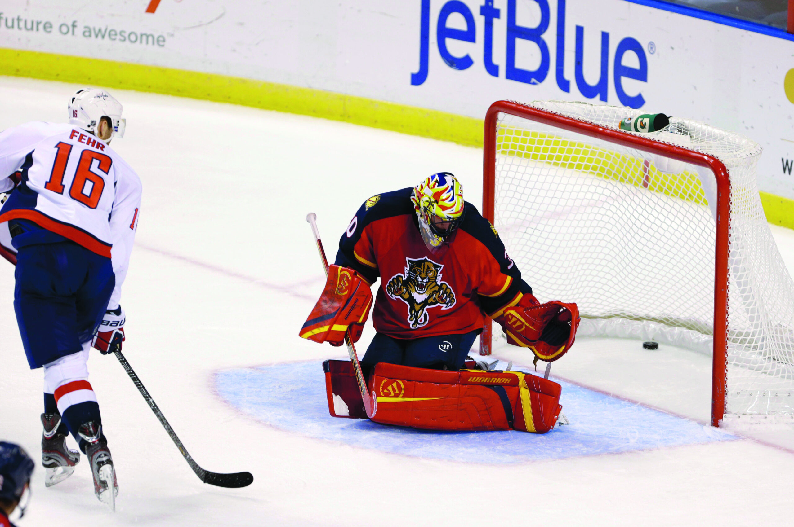 Capitals’ Eric Fehr goes left to right himself
