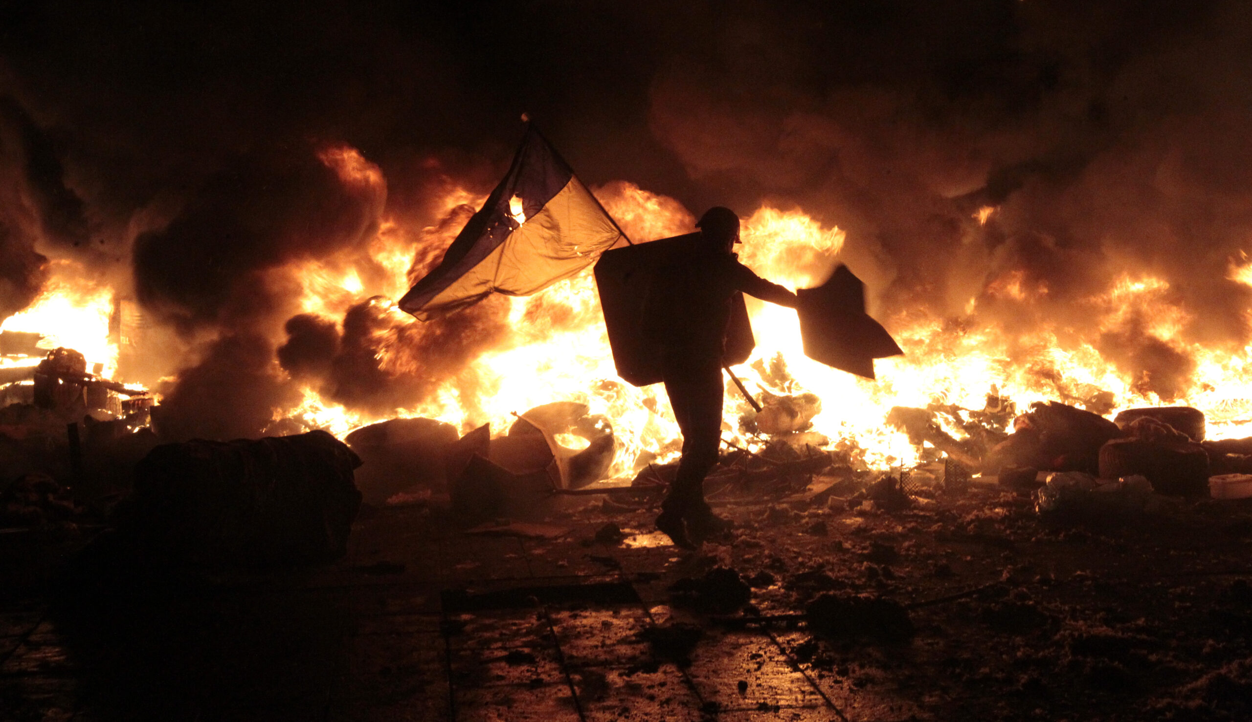 Riot police move in against Kiev protest camp