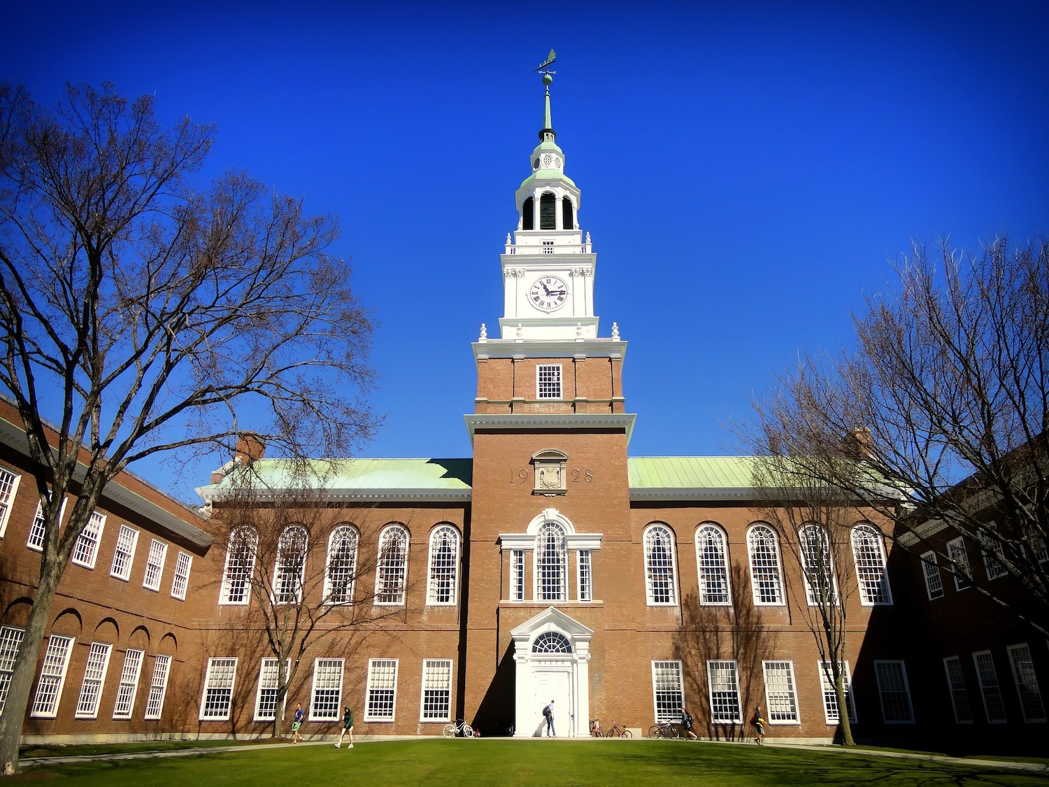 Majority of Democrats at Dartmouth ‘uncomfortable’ living with roommate who disagrees on politics, poll finds